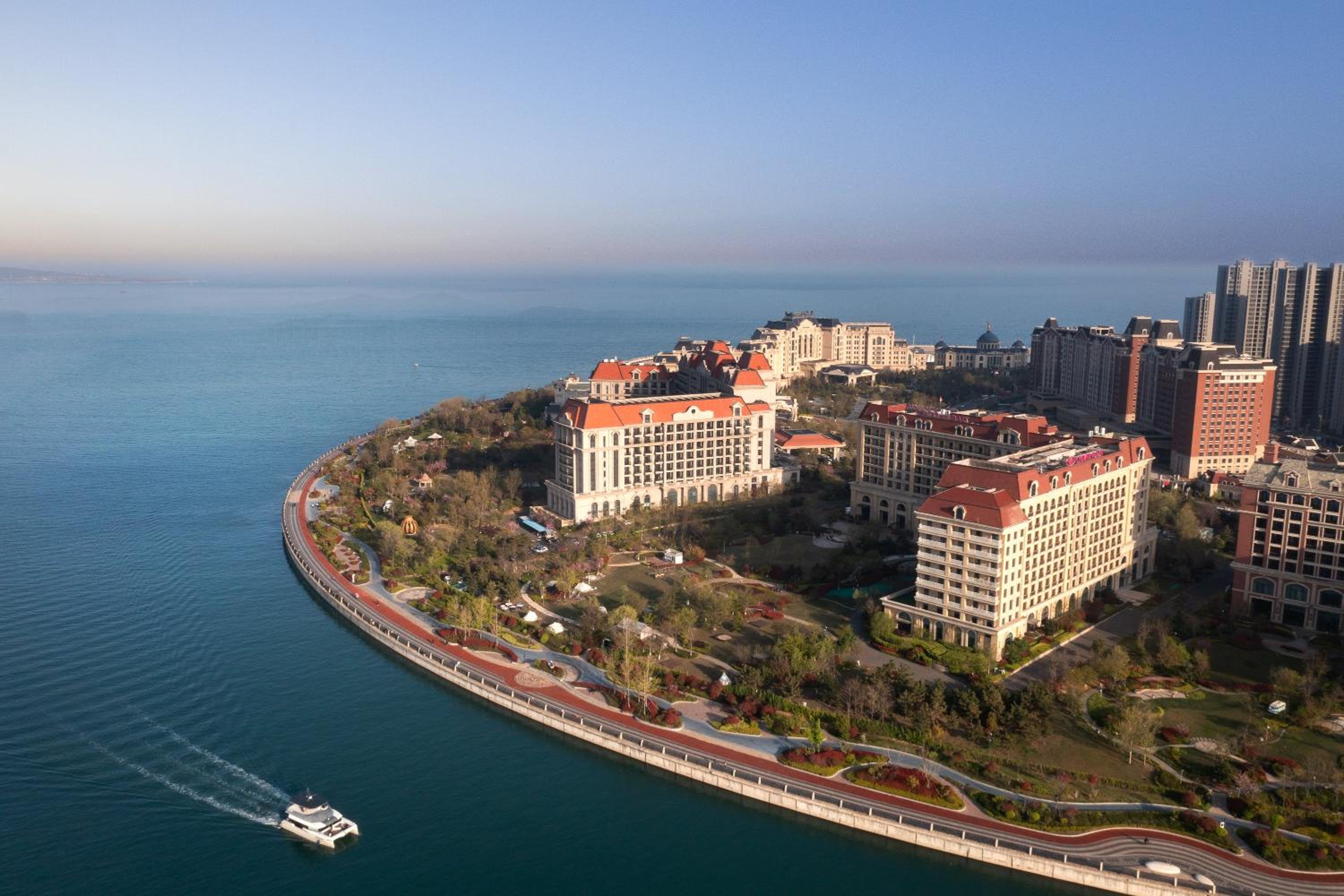 Crowne Plaza QingdaoOriental Movie Metropolis by IHG