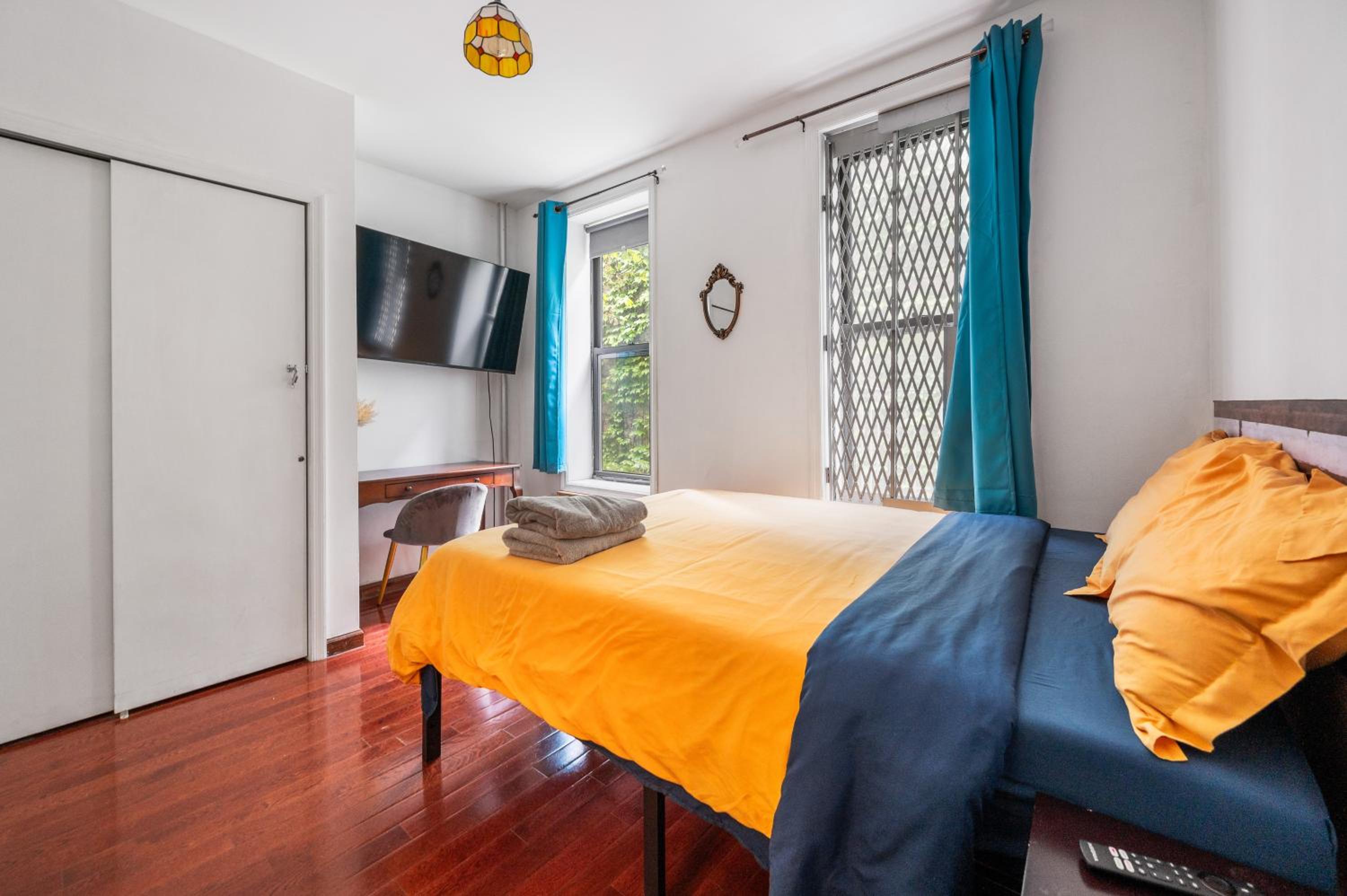 Lower East Side Vintage Cozy 2Bedroom