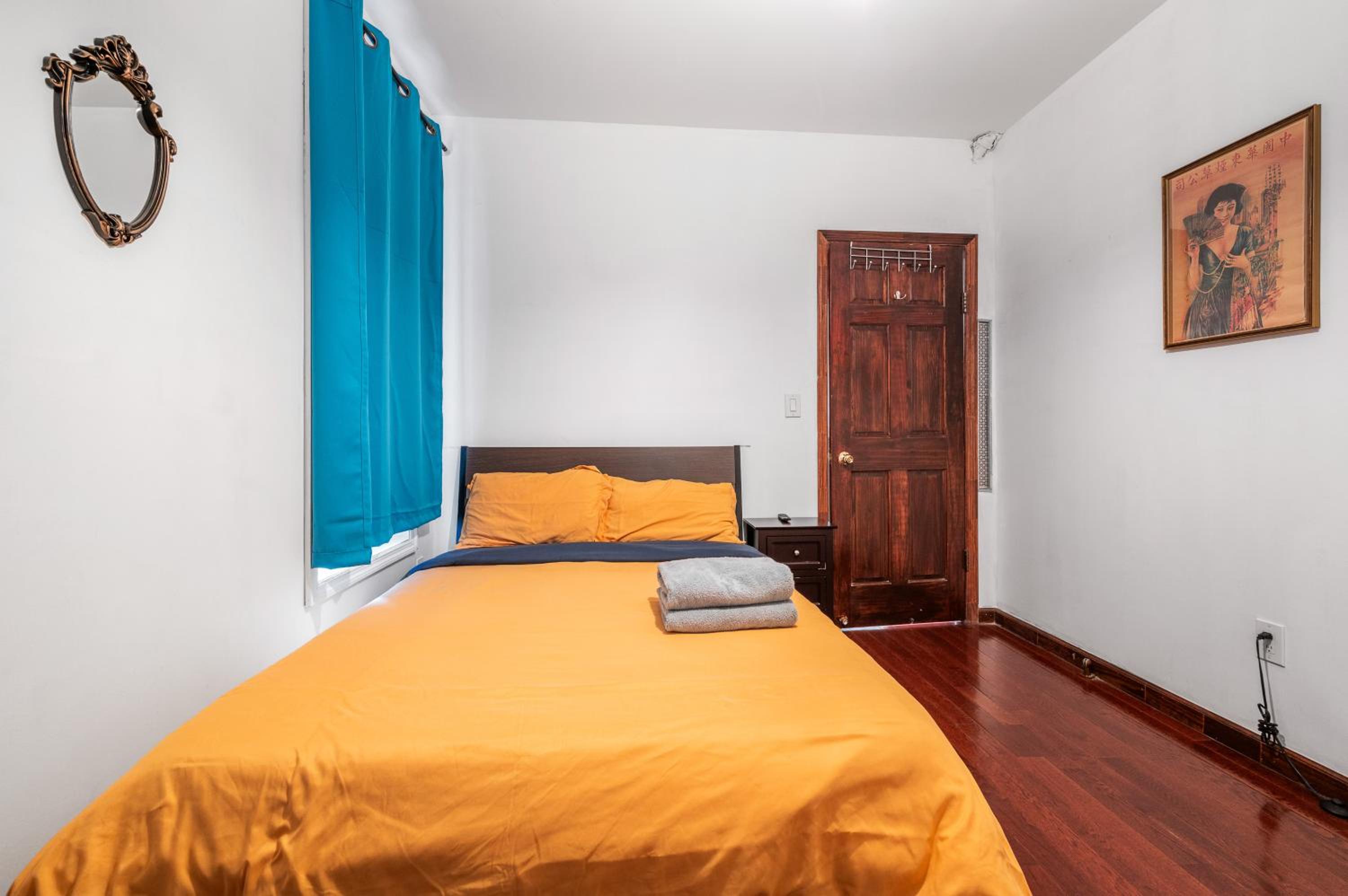 Lower East Side Vintage Cozy 2Bedroom