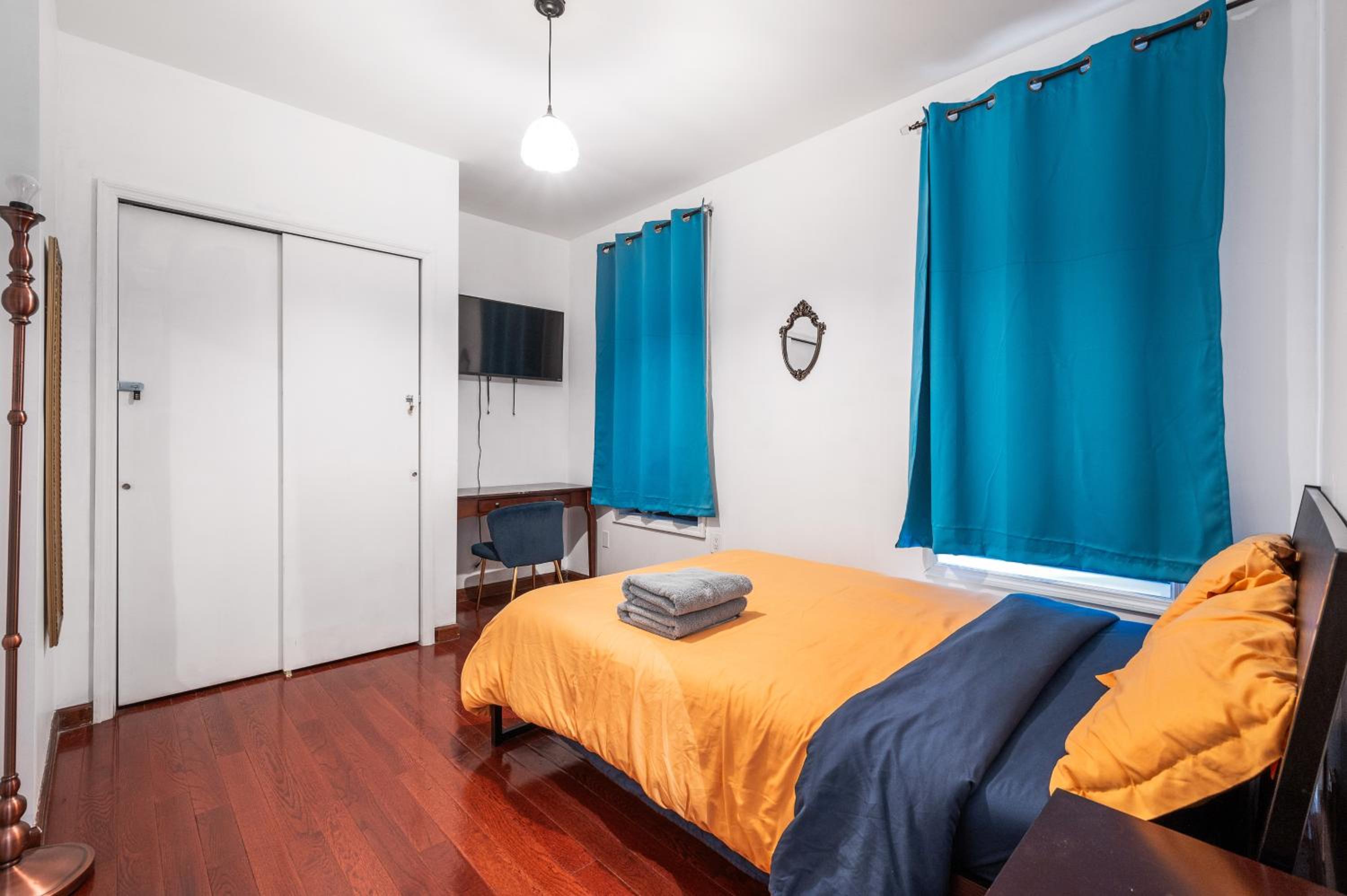 Lower East Side Vintage Cozy 2Bedroom