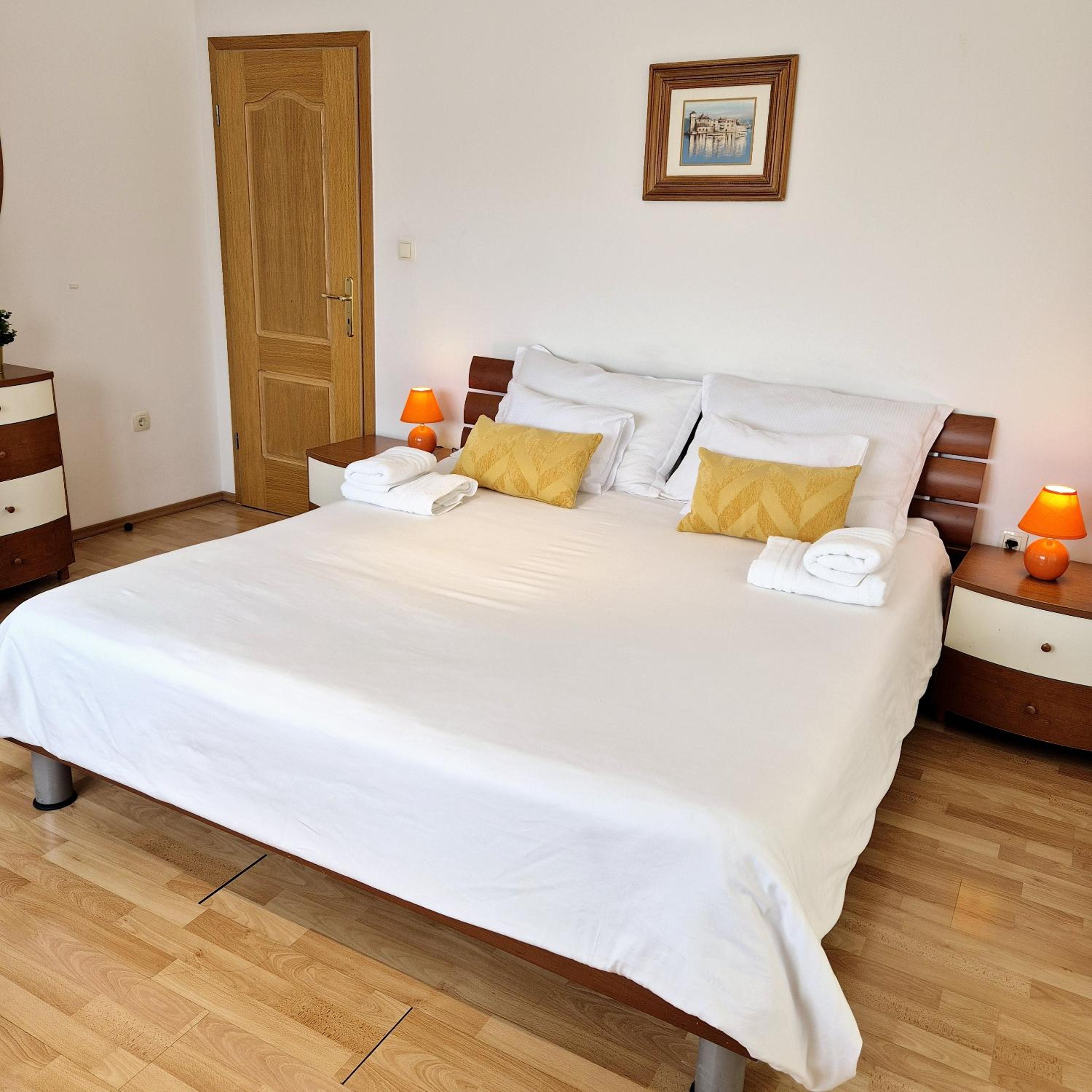 Villa Olivia - Beach & Pool Apartments near Split & Trogir