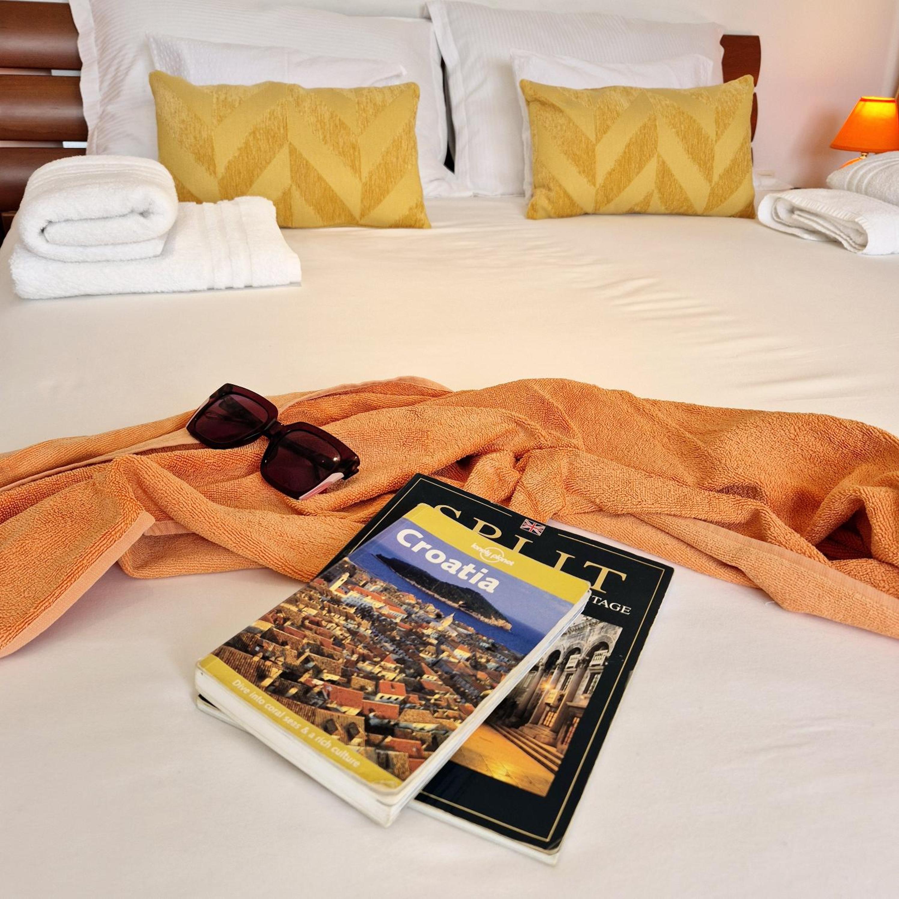 Villa Olivia - Beach & Pool Apartments near Split & Trogir