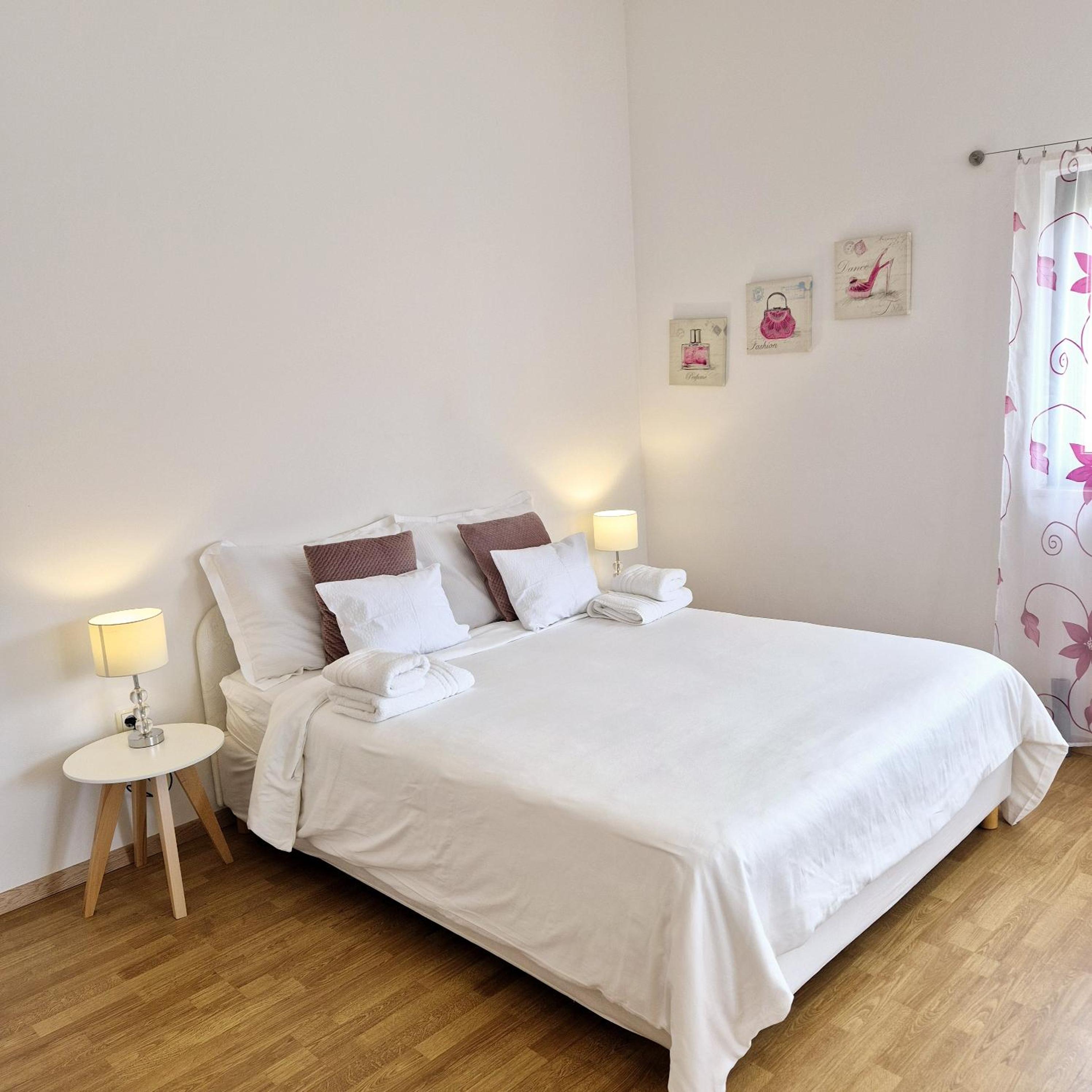 Villa Olivia - Beach & Pool Apartments near Split & Trogir