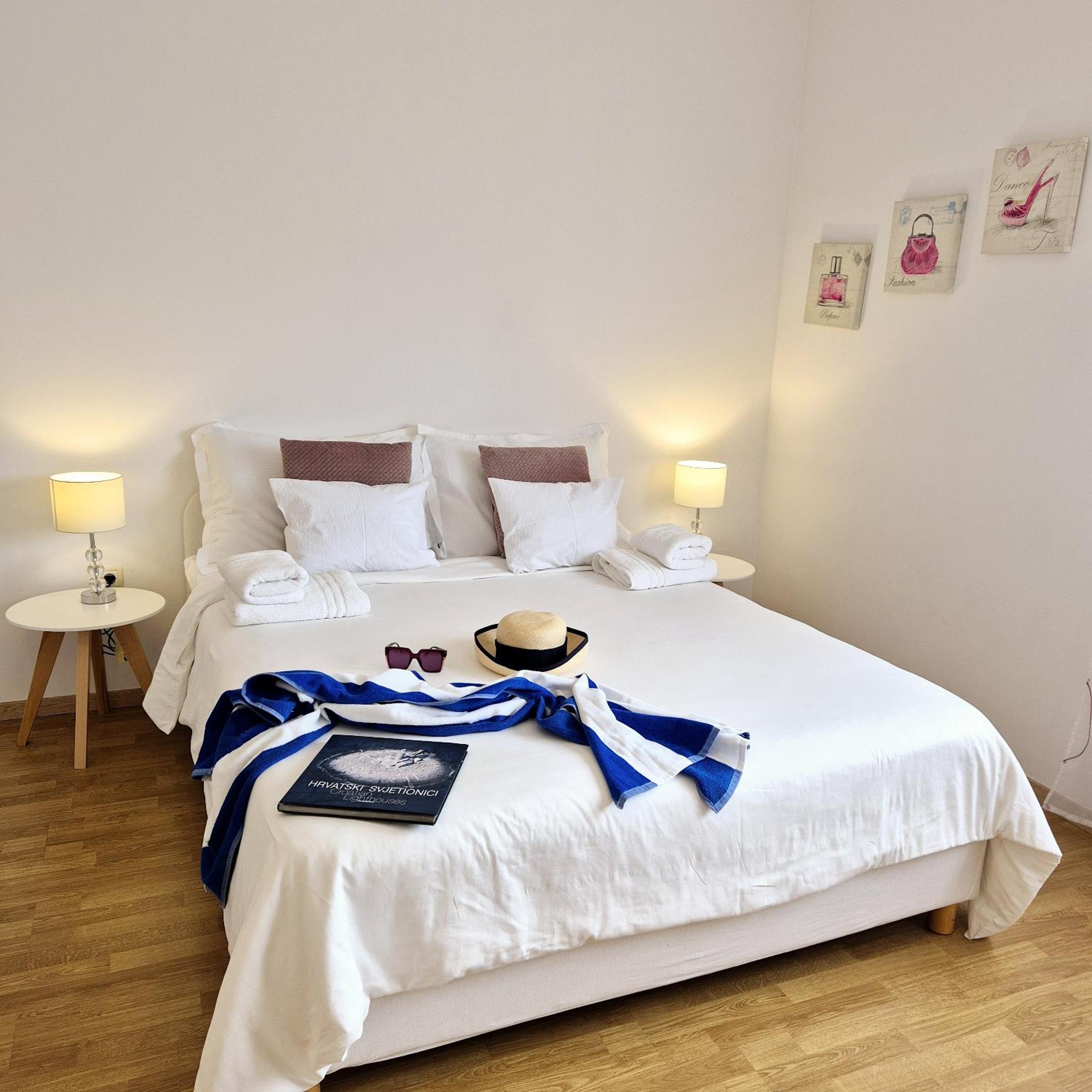 Villa Olivia - Beach & Pool Apartments near Split & Trogir