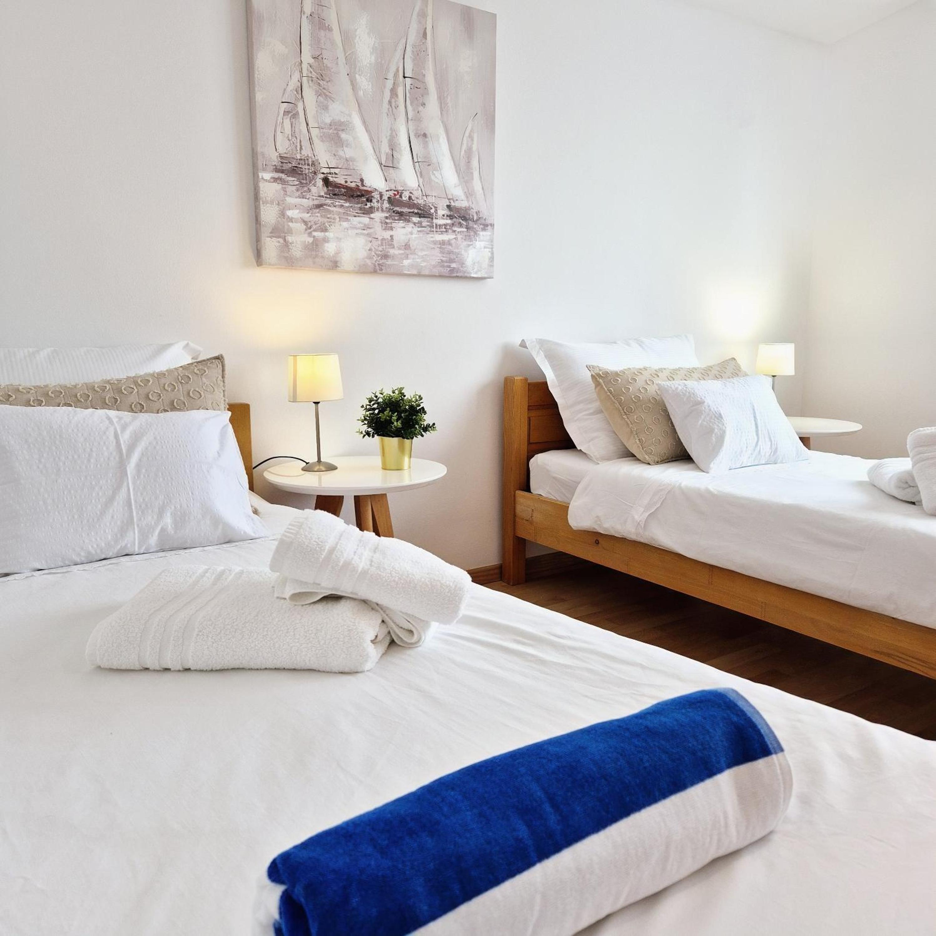 Villa Olivia - Beach & Pool Apartments near Split & Trogir