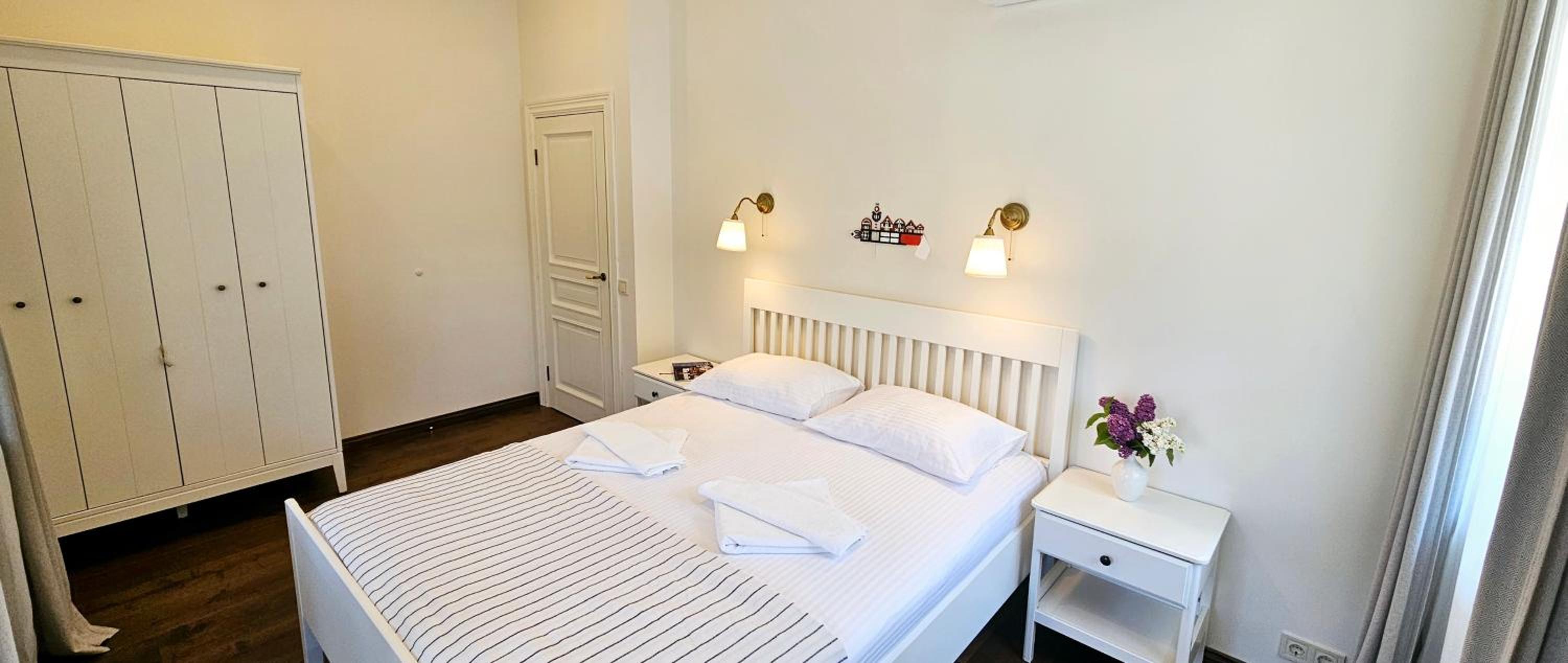 Villa Loebel - Exceptional Queen Louisa two bedroom apartment with 2 balconies