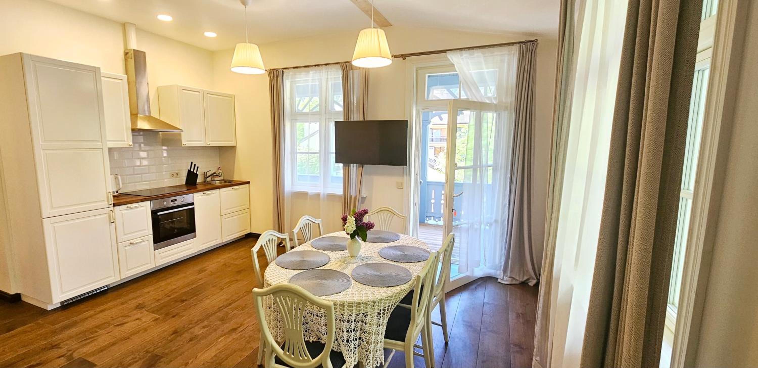 Villa Loebel - Exceptional Queen Louisa two bedroom apartment with 2 balconies