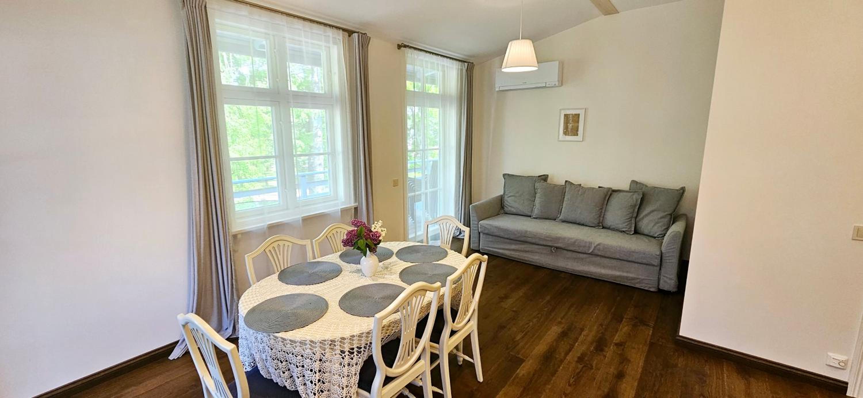 Villa Loebel - Exceptional Queen Louisa two bedroom apartment with 2 balconies