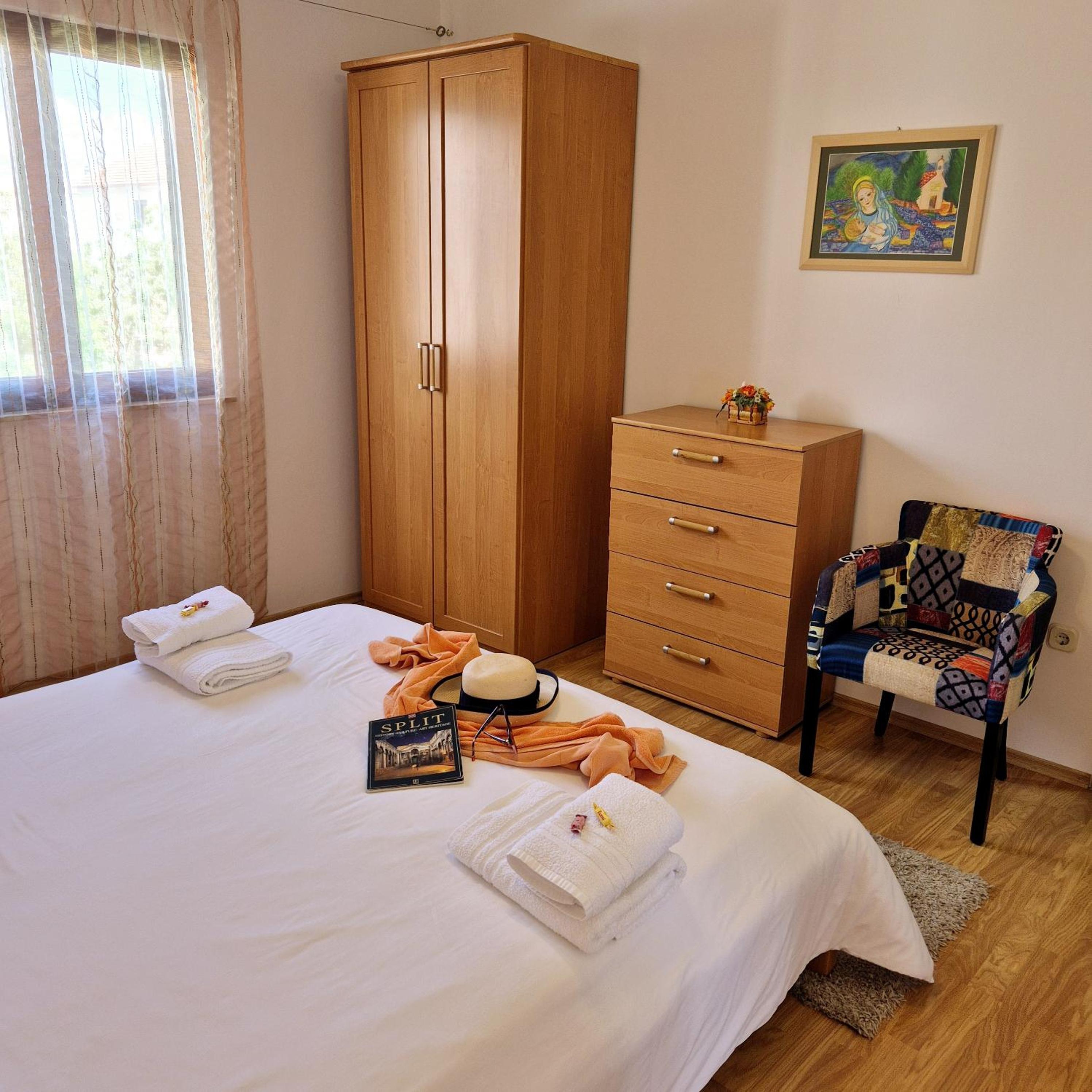 Villa Olivia - Beach & Pool Apartments near Split & Trogir