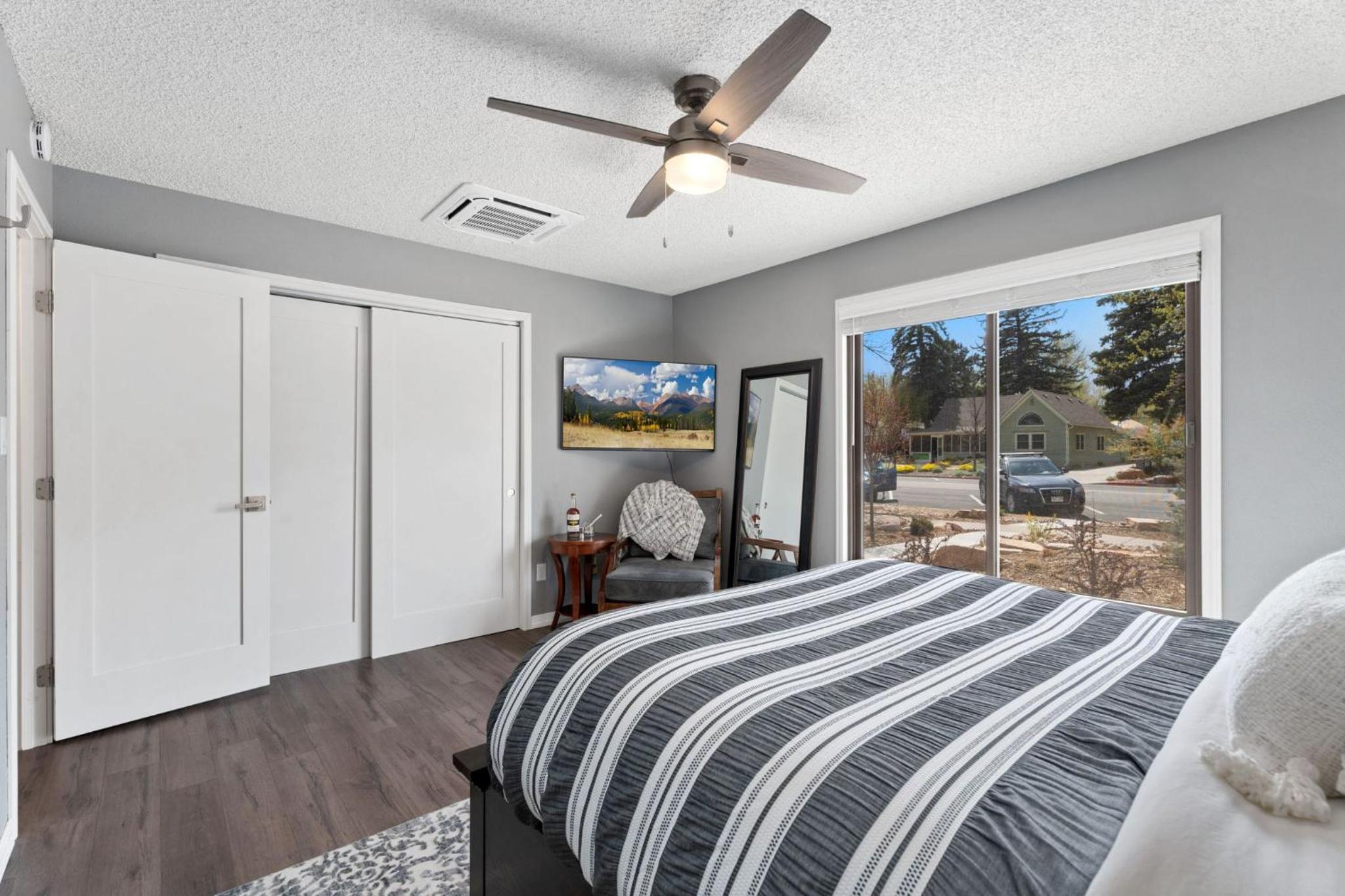 Spirit of the Rockies - Private Backyard & Hot Tub