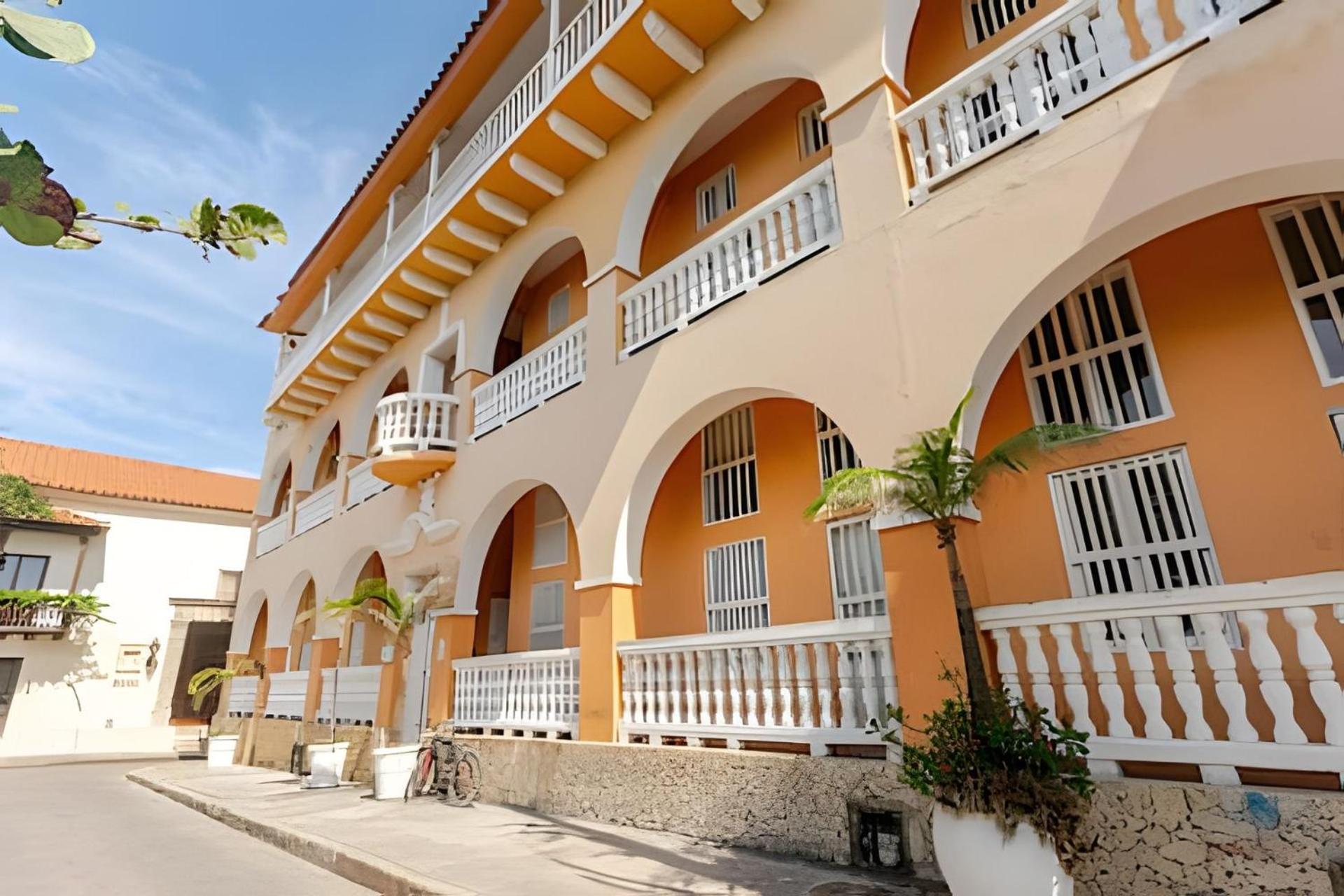 Benedetti: Building in the historic center of Cartagena