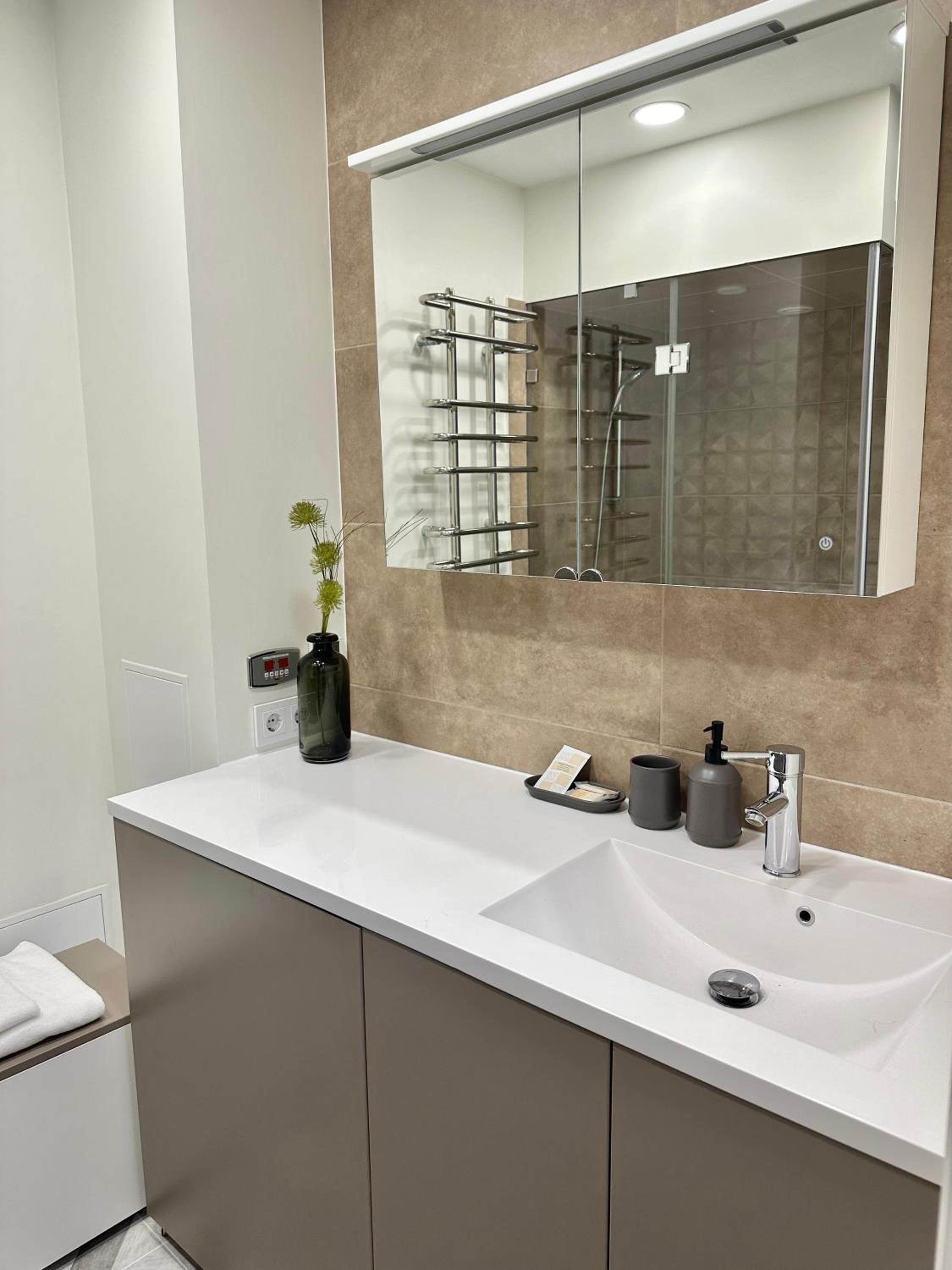 Homey apartment central