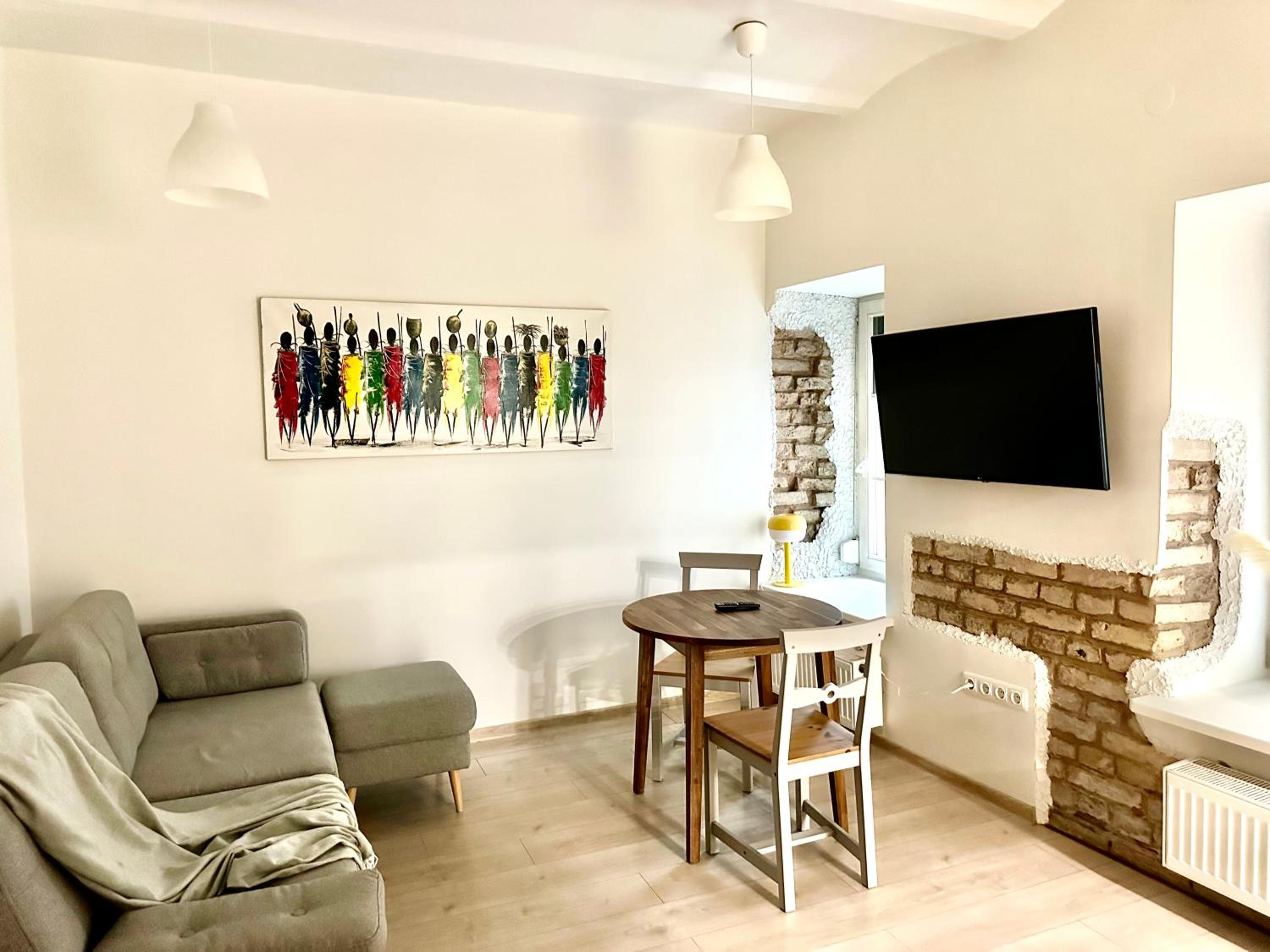 Homey apartment central