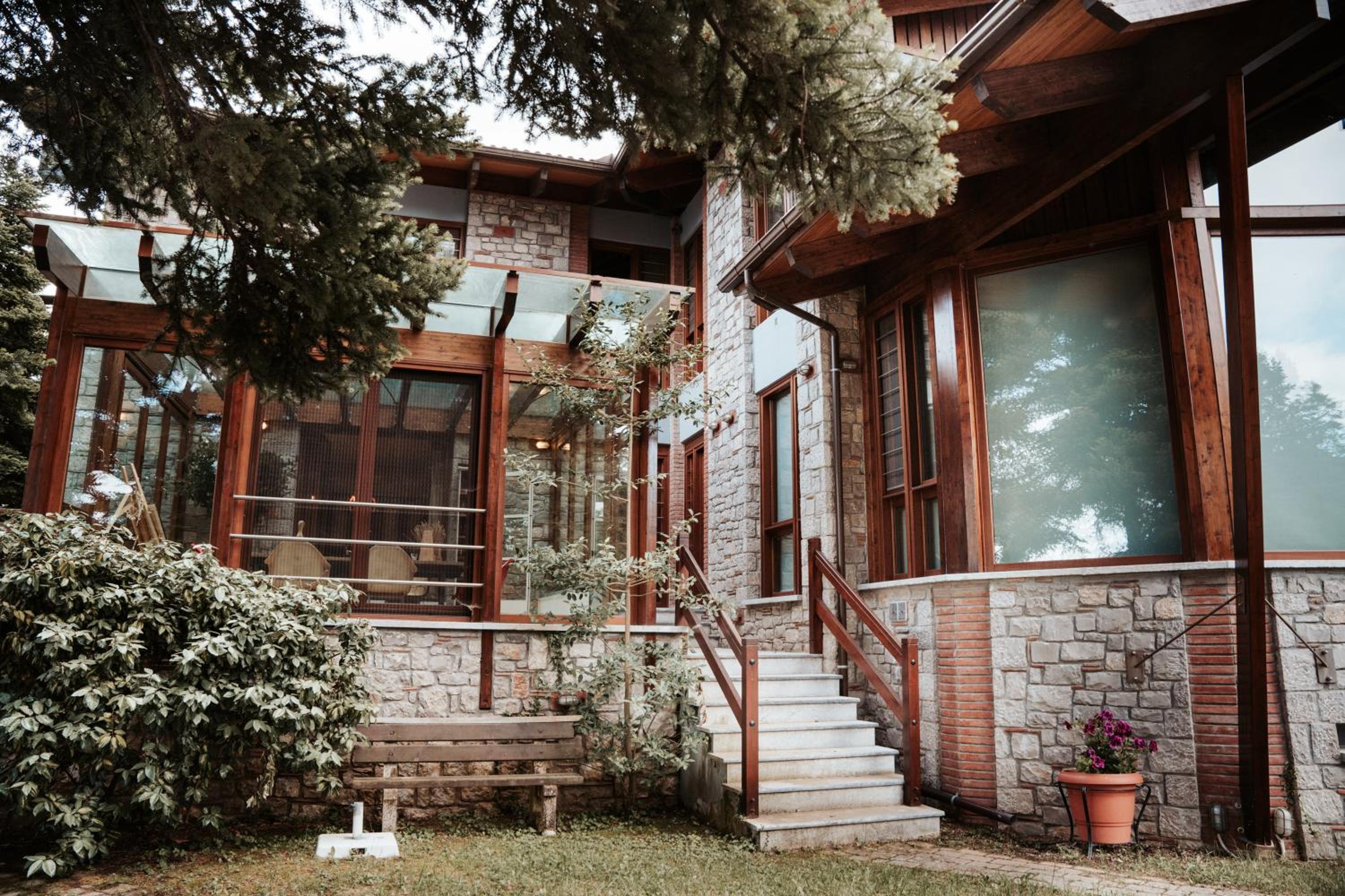 Pavliani Cliffside Retreat