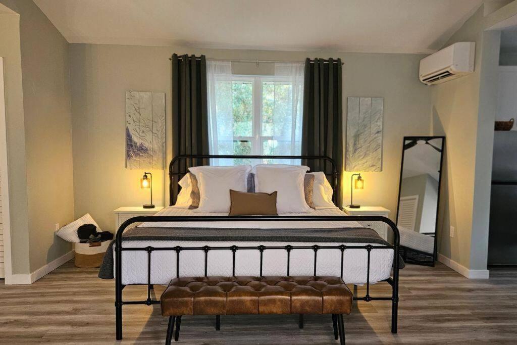 The Hideaway - Centrally located between Crystal River & Inverness view 5