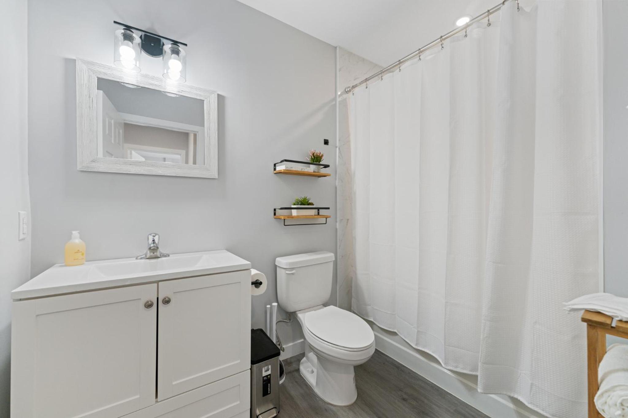 The Garden Retreat in Welland, On - 1BR,Free Parking and Workspace