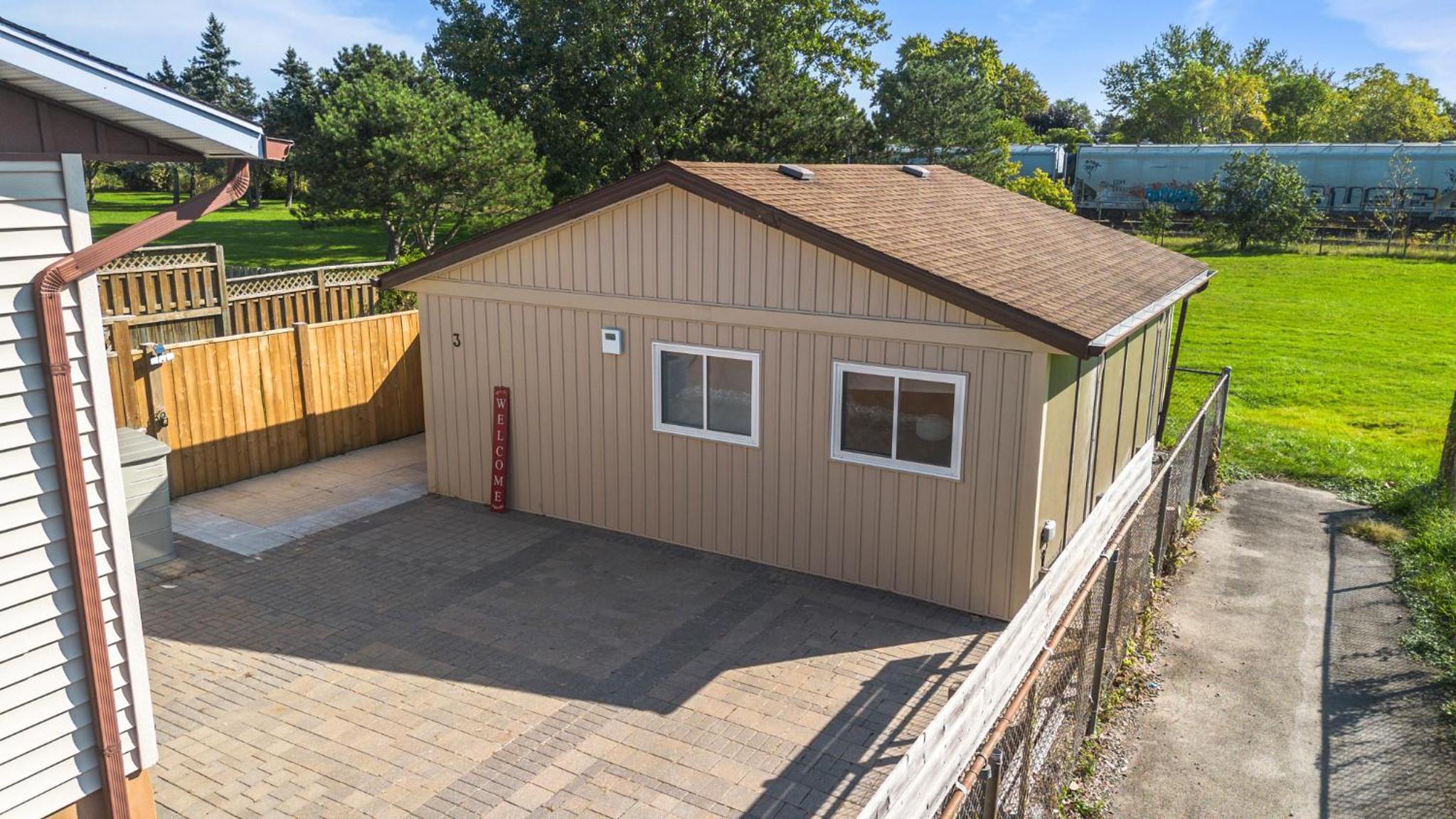 The Garden Retreat in Welland, On - 1BR,Free Parking and Workspace