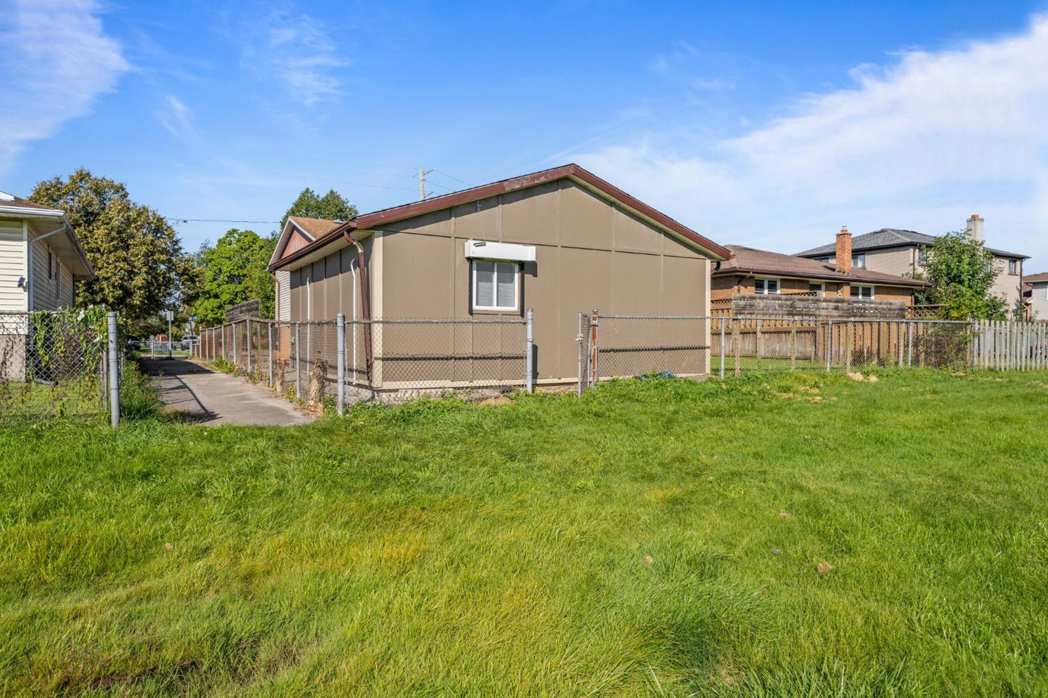 The Garden Retreat in Welland, On - 1BR,Free Parking and Workspace