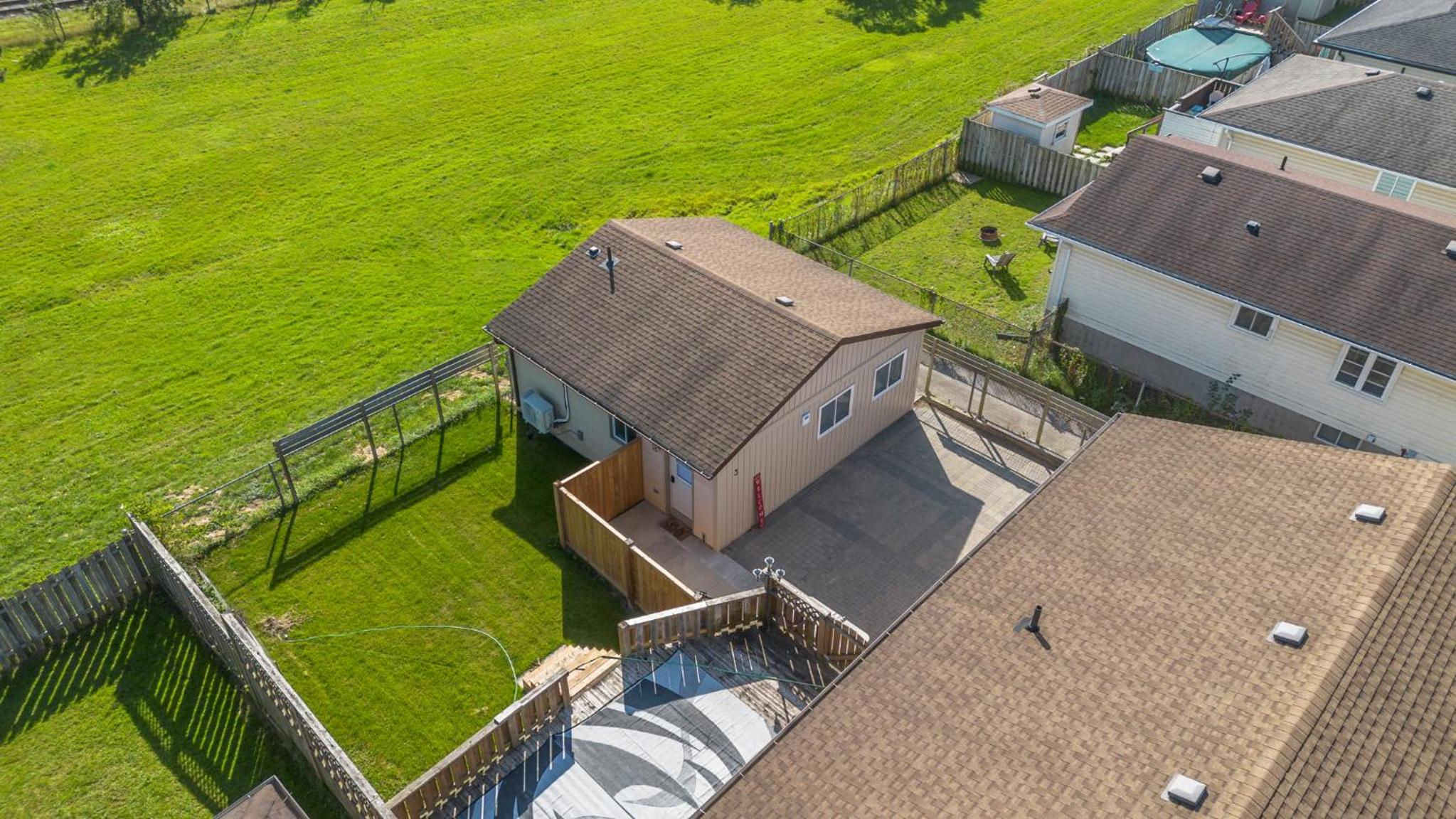 The Garden Retreat in Welland, On - 1BR,Free Parking and Workspace