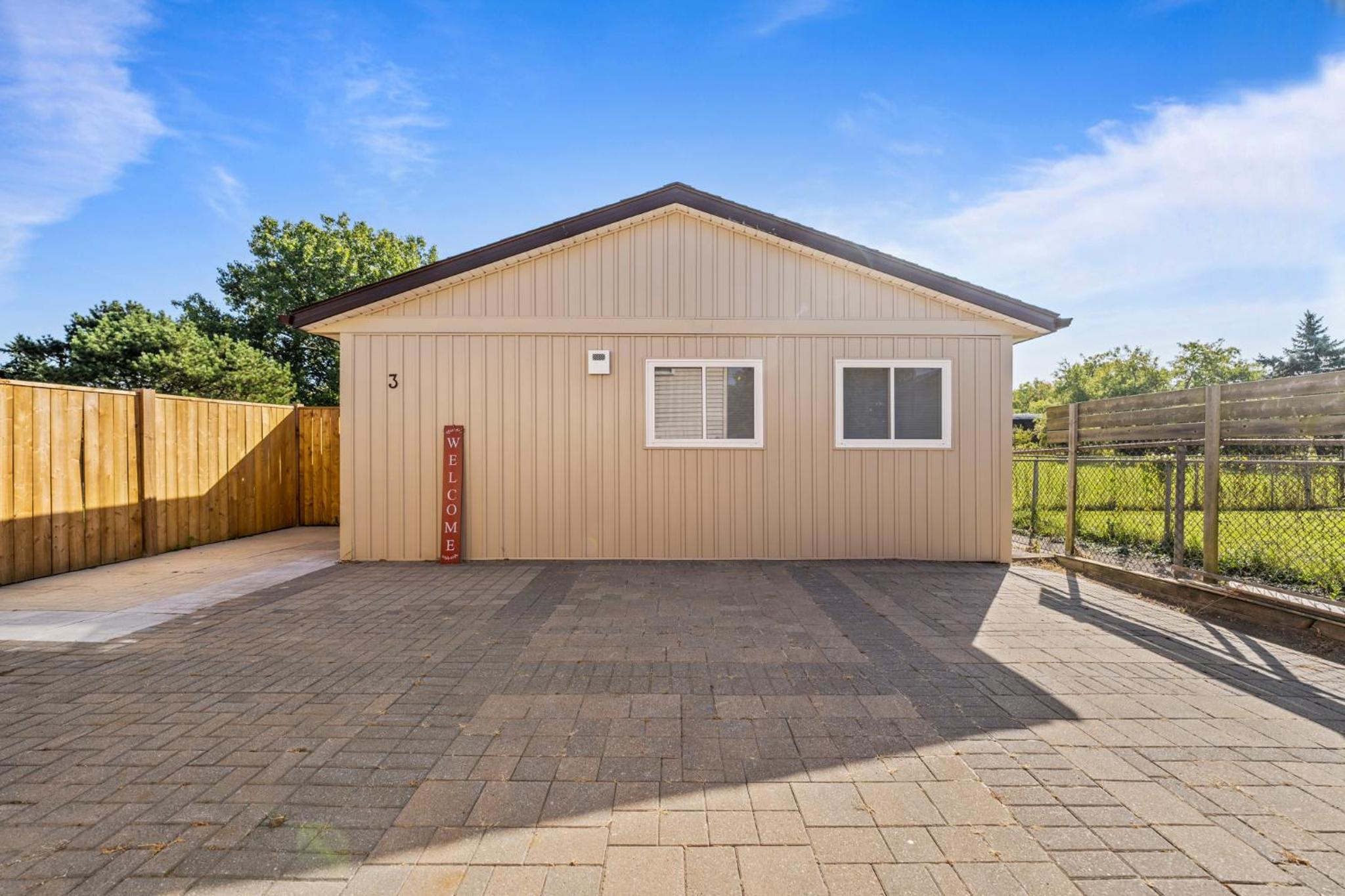 The Garden Retreat in Welland, On - 1BR,Free Parking and Workspace