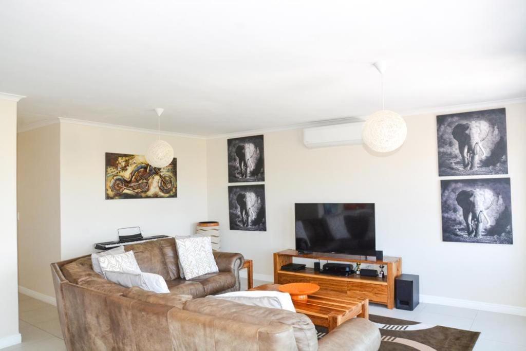 Spacious 4 BDR holiday home with mountain views ,pool and Solar backup view 2