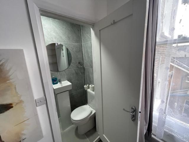 London Budget Bliss, London W12, white city, shepherd's bush market