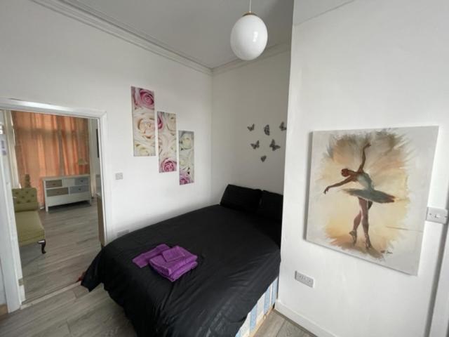 London Budget Bliss, London W12, white city, shepherd's bush market