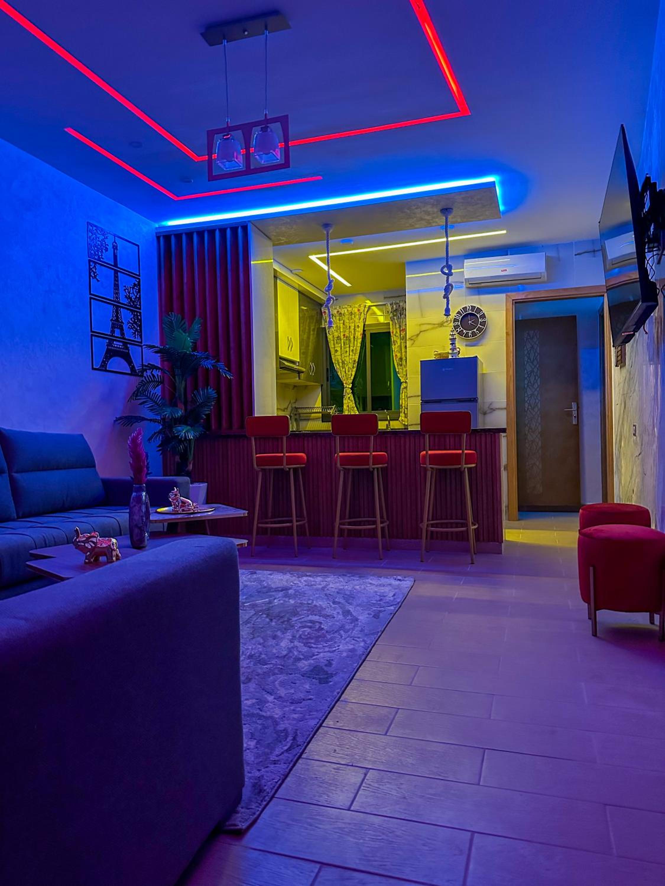 VELUXA - LUXURY HOLIDAY HOMES - Centric flat view 3