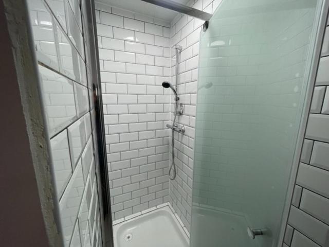 London Budget Bliss, London W12, white city, shepherd's bush market