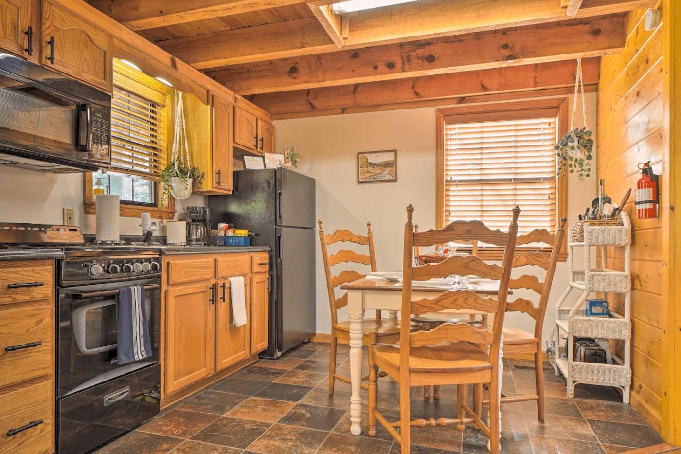 CREEKSIDE Cabin w/ LOFT by Pigeon Forge view 5