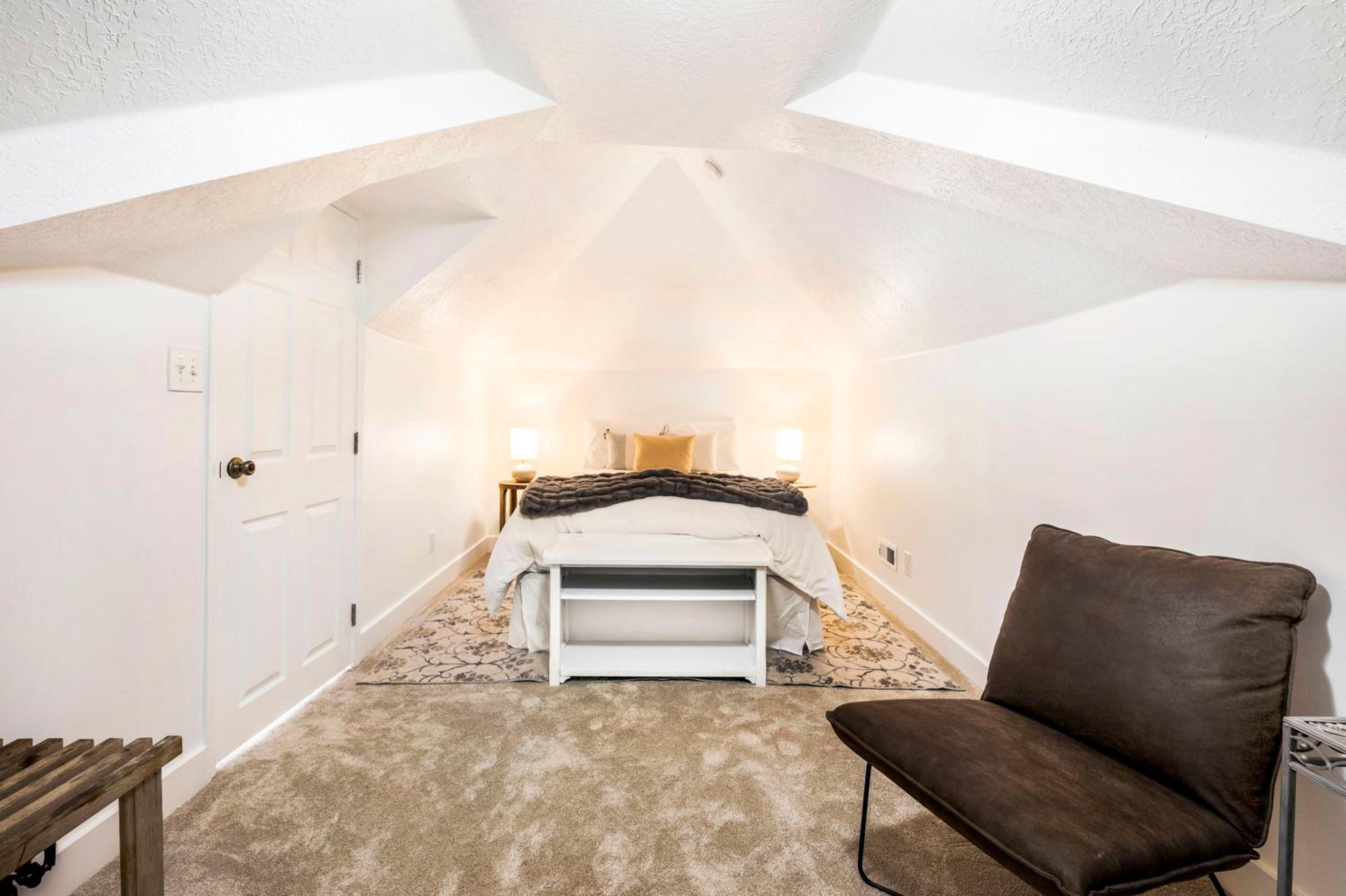 The Canopy: A Peaceful Home Nestled in Sugarhouse view 3