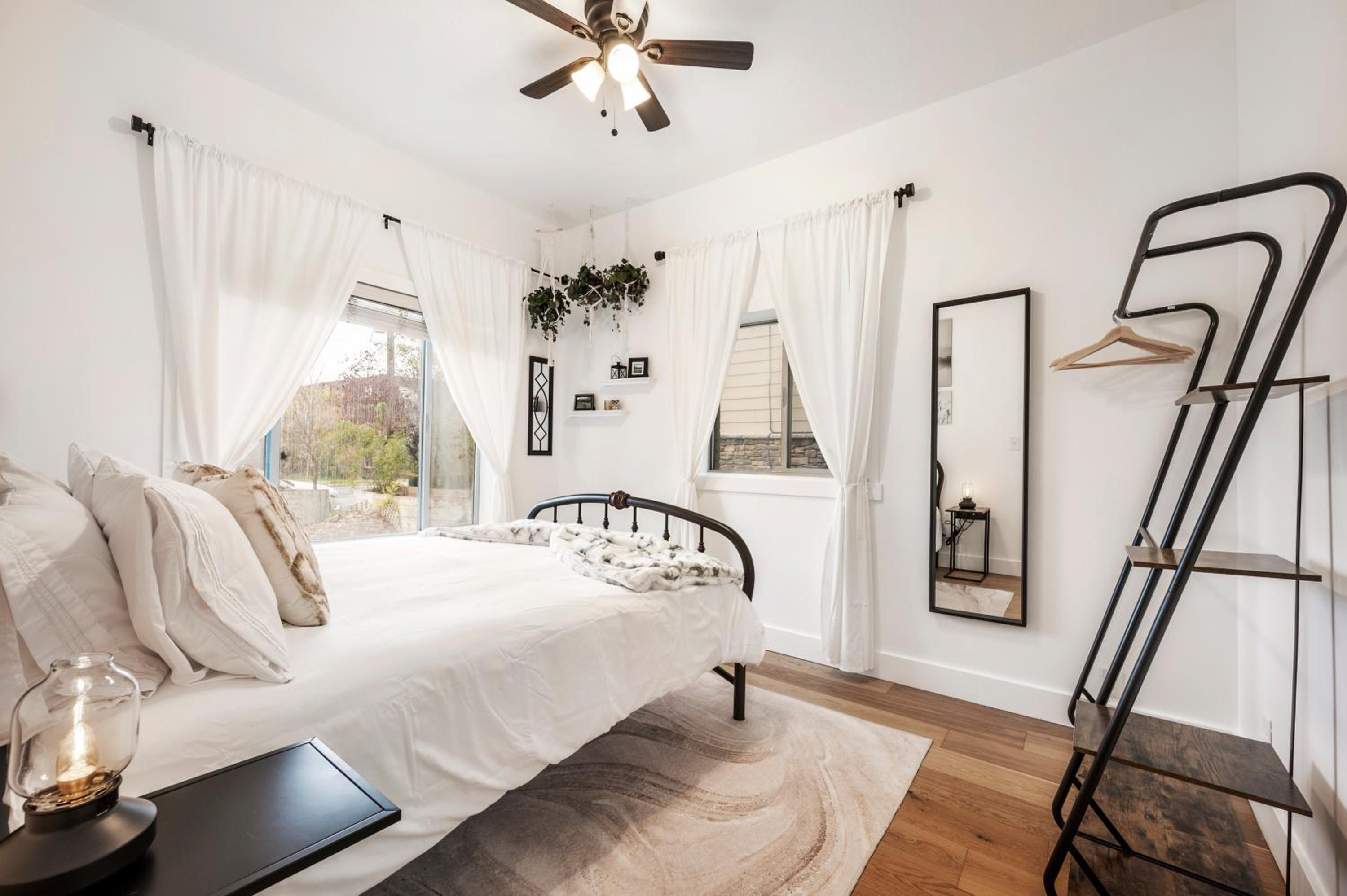 The Canopy: A Peaceful Home Nestled in Sugarhouse view 4