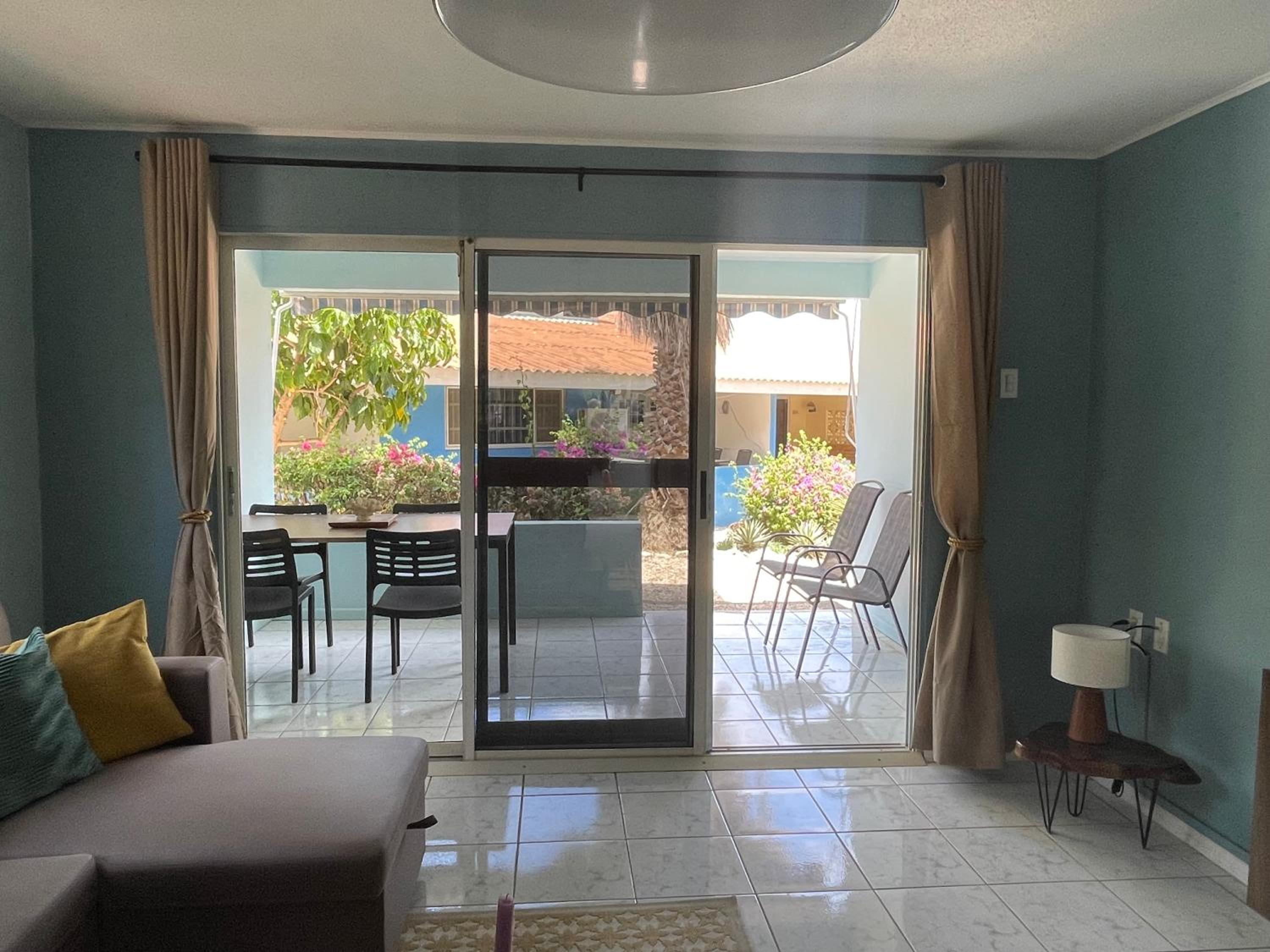 Kas di BaMi A-194 op Seru Coral Resort - Ruim appartement met groot zwembad en tropische tuin