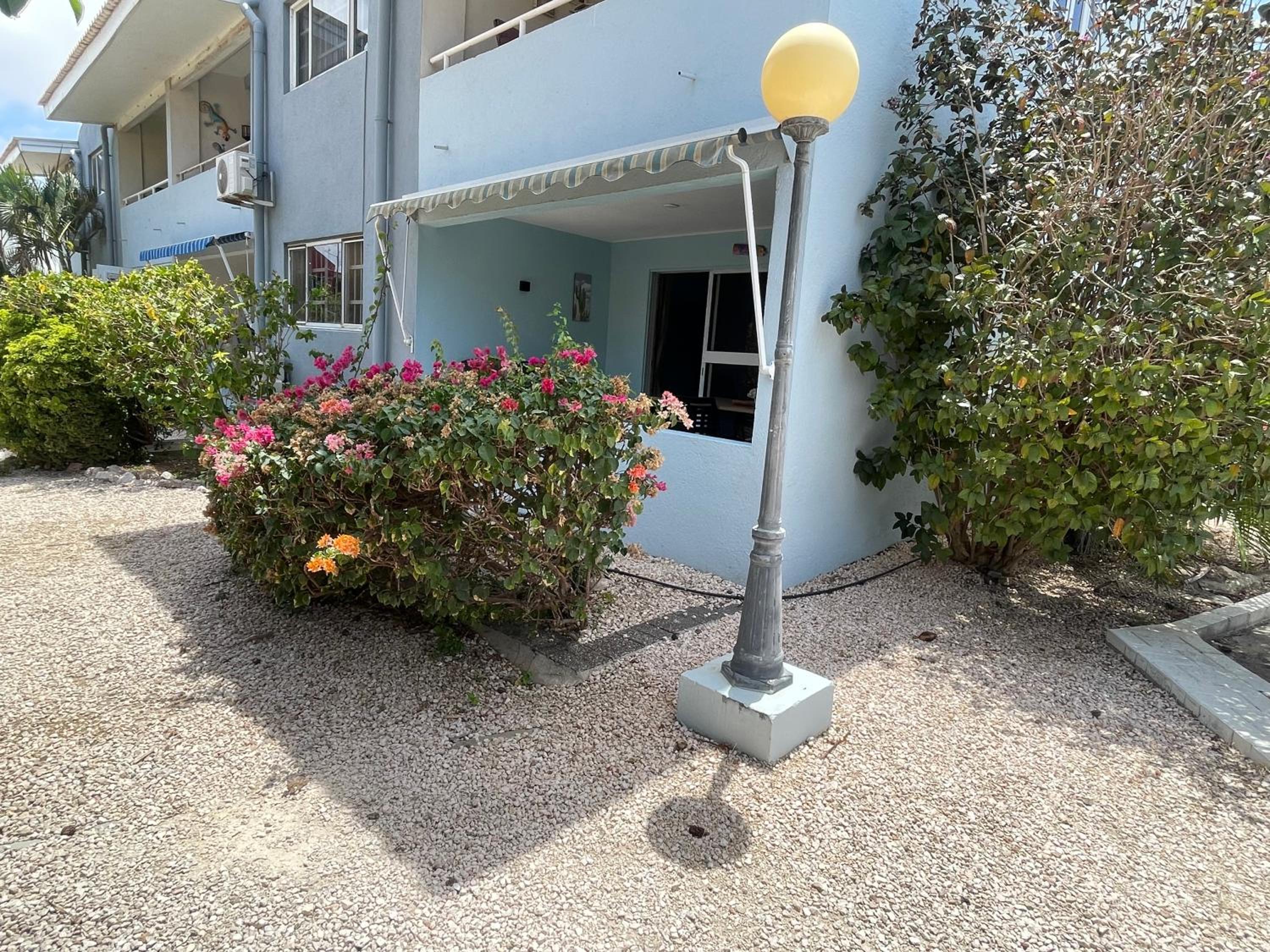 Kas di BaMi A-194 op Seru Coral Resort - Ruim appartement met groot zwembad en tropische tuin