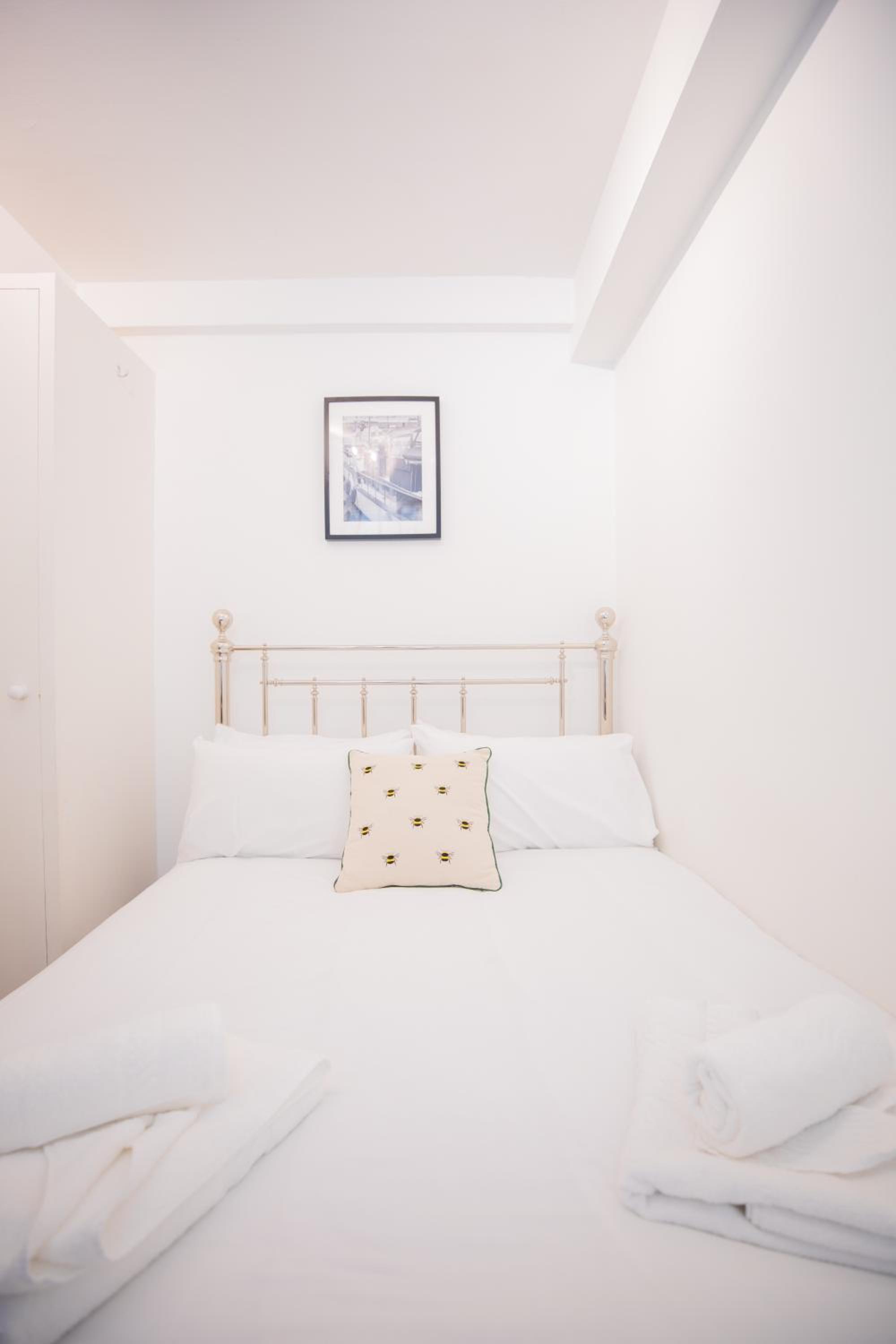 One bedroom at Chelsea cloister Hotel
