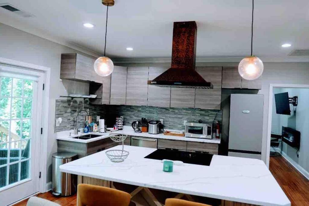 Luxurious Basement Apartment