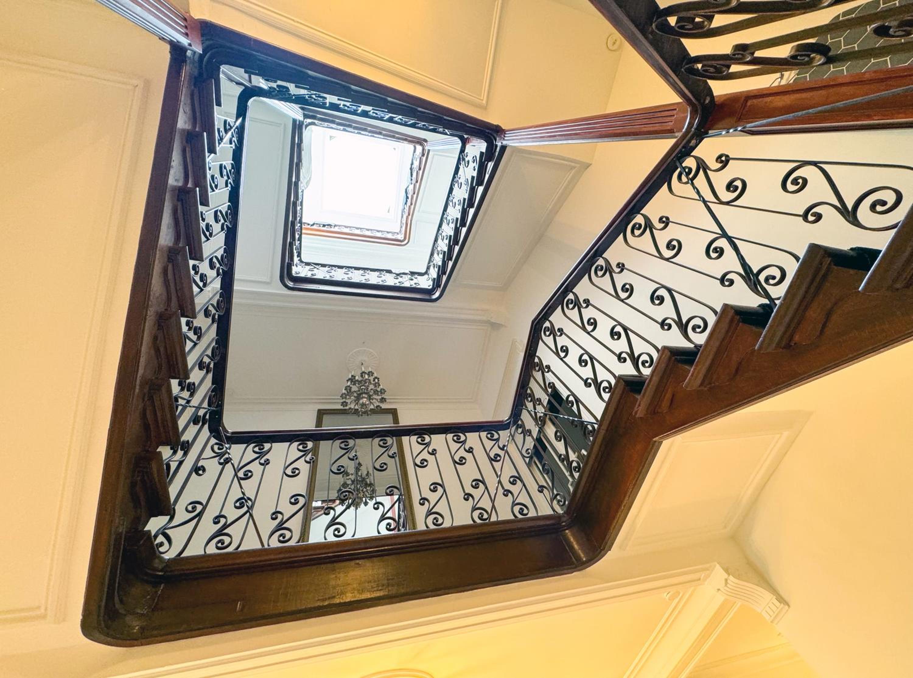 Your homestay in a bibliophile mansion