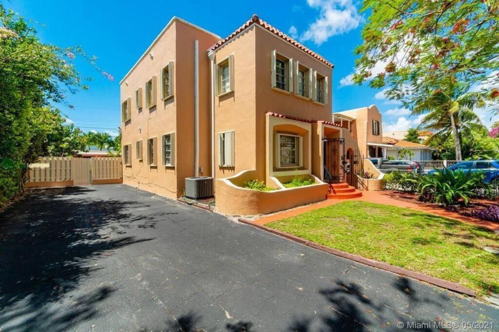 Tropical Charm - Little Havana/Calle Ocho 2