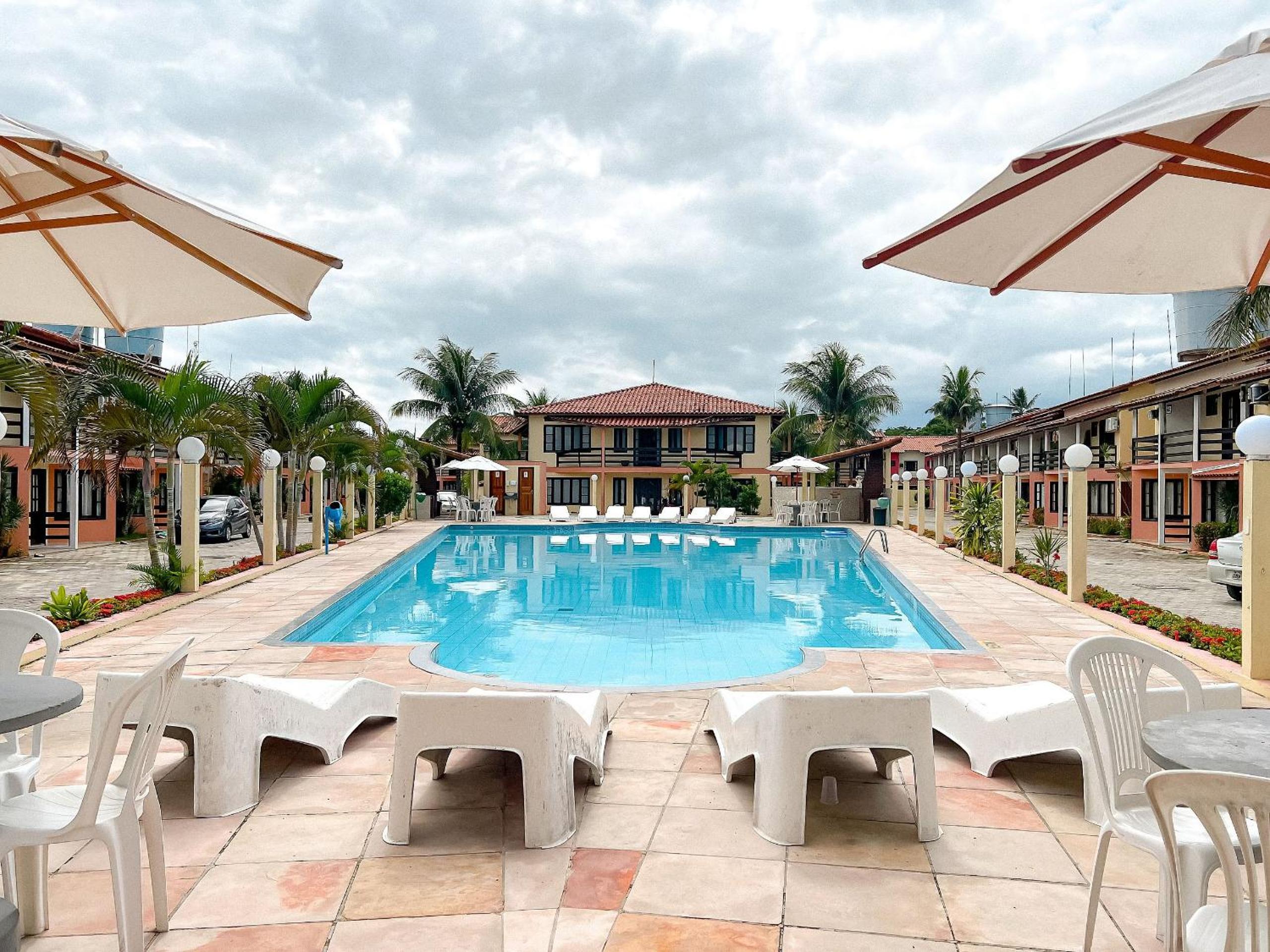Casas com 2 suítes (ambas com ar split) e internet privativa 300MBPS, no Residencial Village do Bosque, condomínio com quiosques com churrasqueiras , pisci