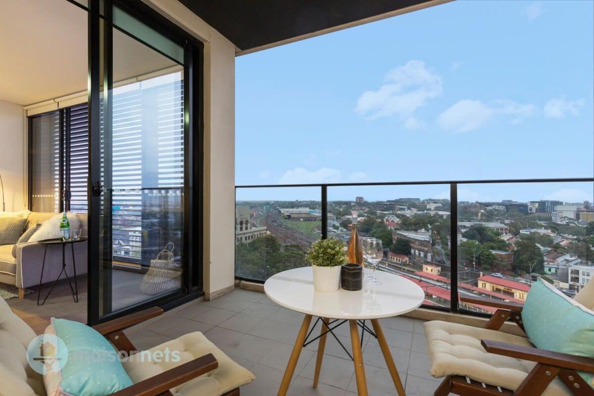 Hotel Redfern One Bedroom Apartment with Views - Image 1