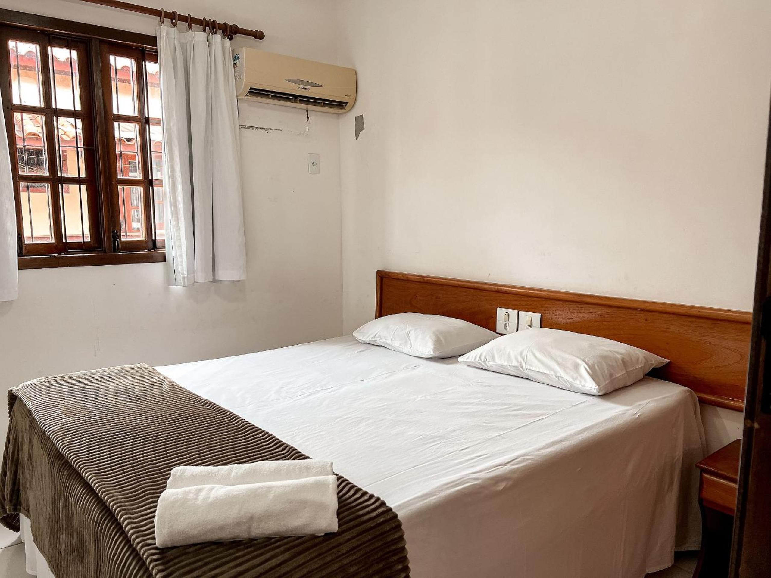 Casas com 2 ou 3 suítes (todas com ar split), com internet privativa 300MBPSno Residencial Nazareth, localizado a aproximadamente 80m da praia de Taperapuã