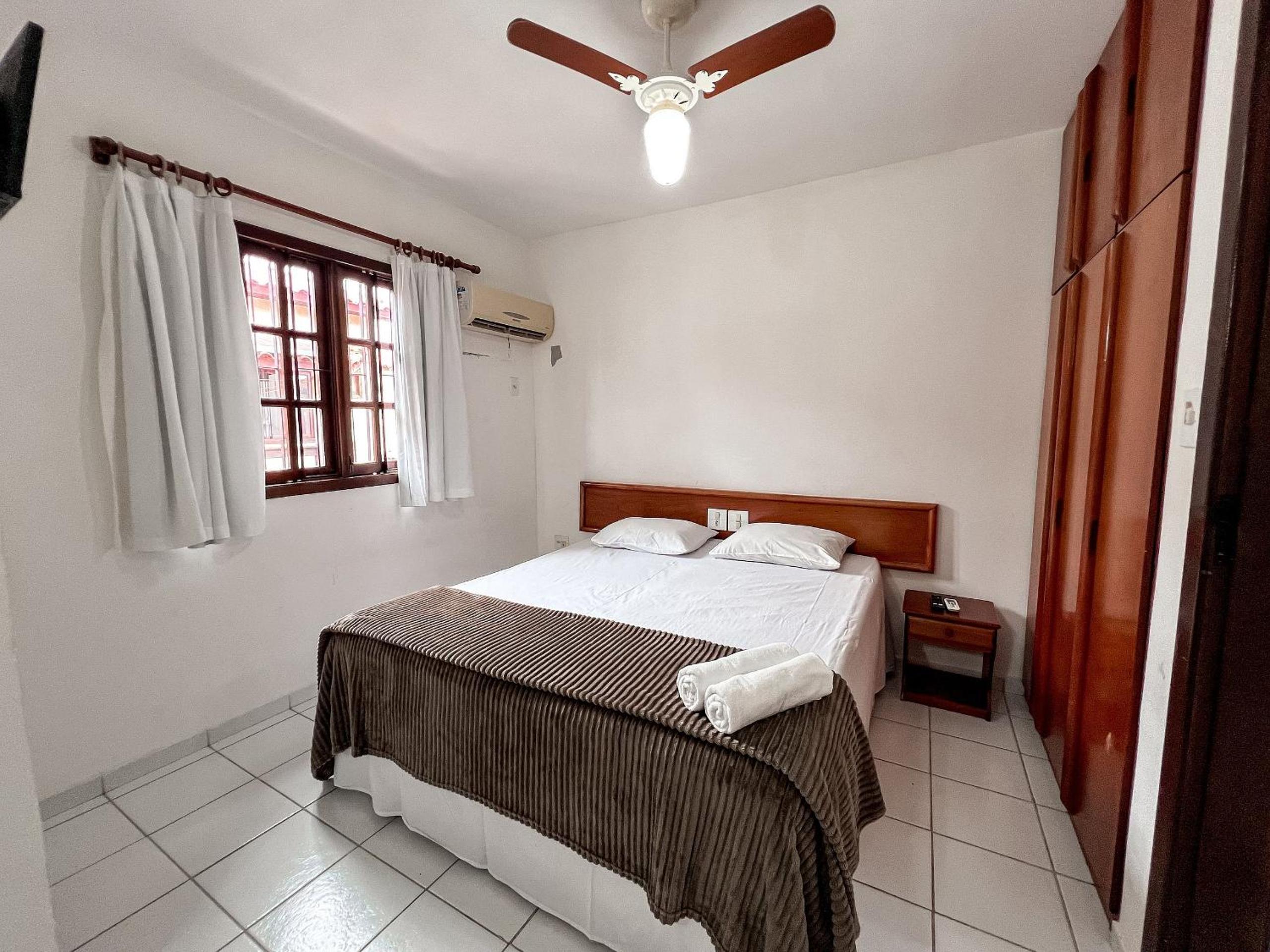 Casas com 2 ou 3 suítes (todas com ar split), com internet privativa 300MBPSno Residencial Nazareth, localizado a aproximadamente 80m da praia de Taperapuã