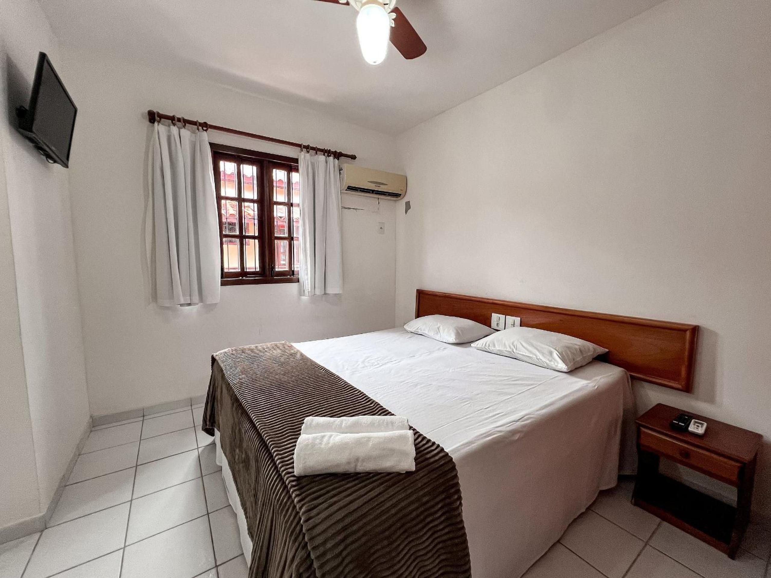 Casas com 2 ou 3 suítes (todas com ar split), com internet privativa 300MBPSno Residencial Nazareth, localizado a aproximadamente 80m da praia de Taperapuã