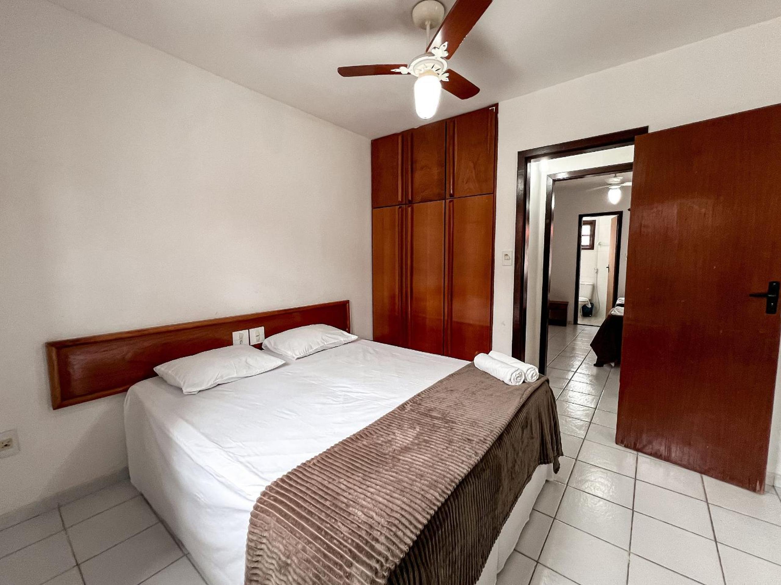 Casas com 2 ou 3 suítes (todas com ar split), com internet privativa 300MBPSno Residencial Nazareth, localizado a aproximadamente 80m da praia de Taperapuã