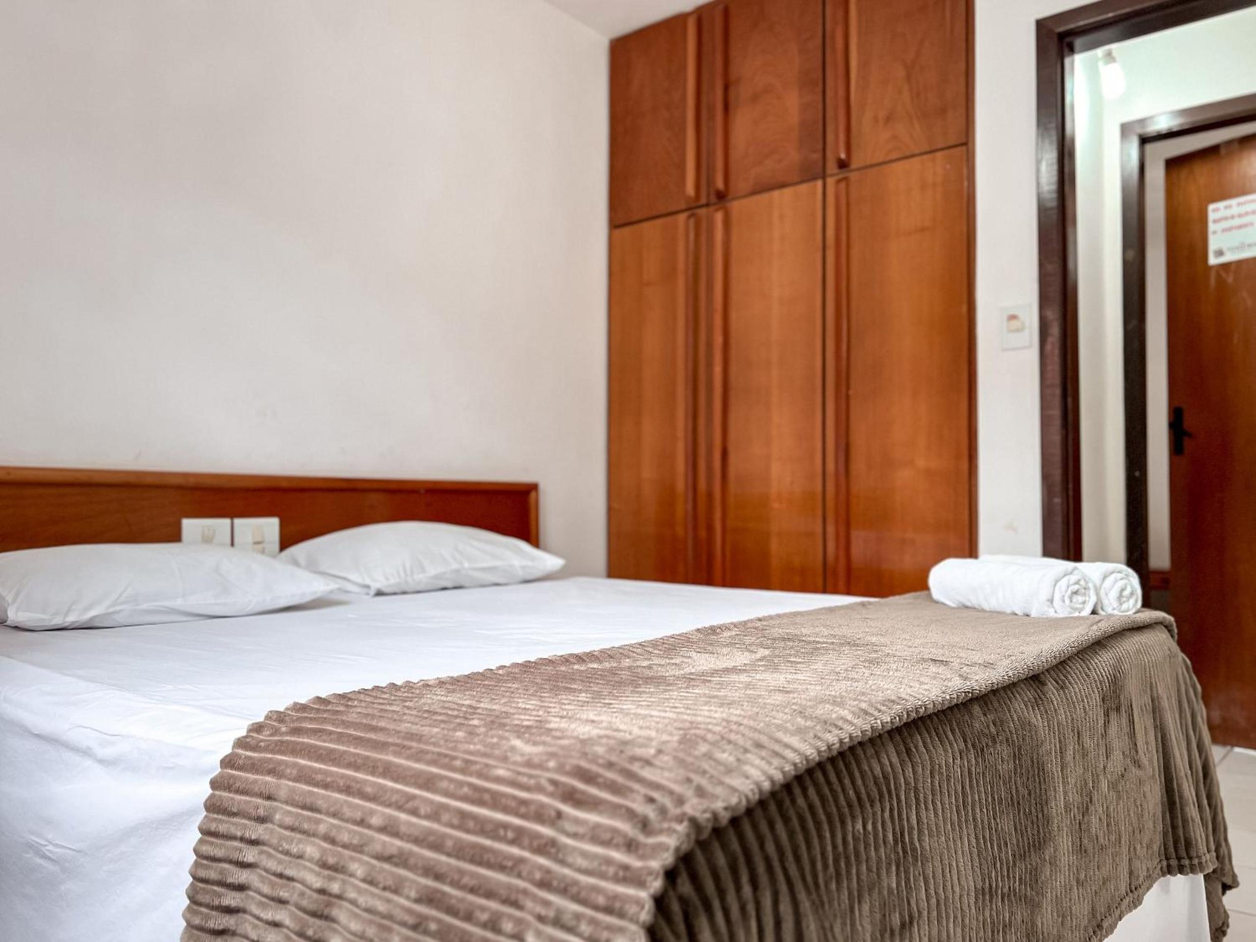 Casas com 2 ou 3 suítes (todas com ar split), com internet privativa 300MBPSno Residencial Nazareth, localizado a aproximadamente 80m da praia de Taperapuã