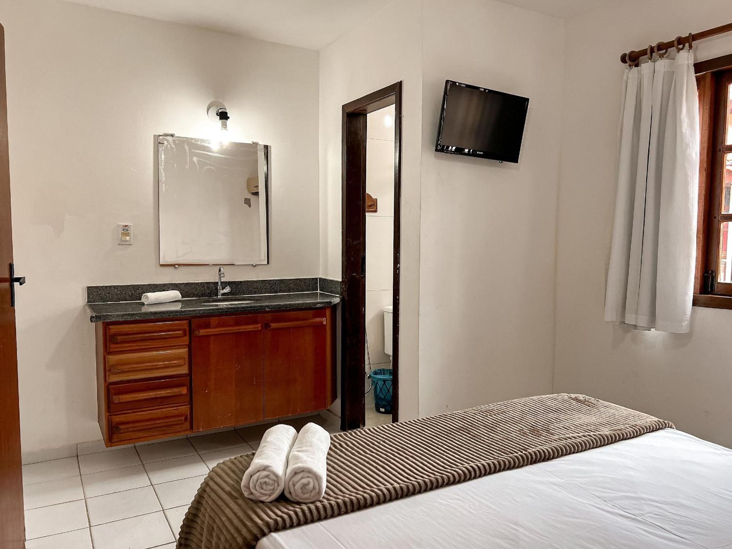 Casas com 2 ou 3 suítes (todas com ar split), com internet privativa 300MBPSno Residencial Nazareth, localizado a aproximadamente 80m da praia de Taperapuã