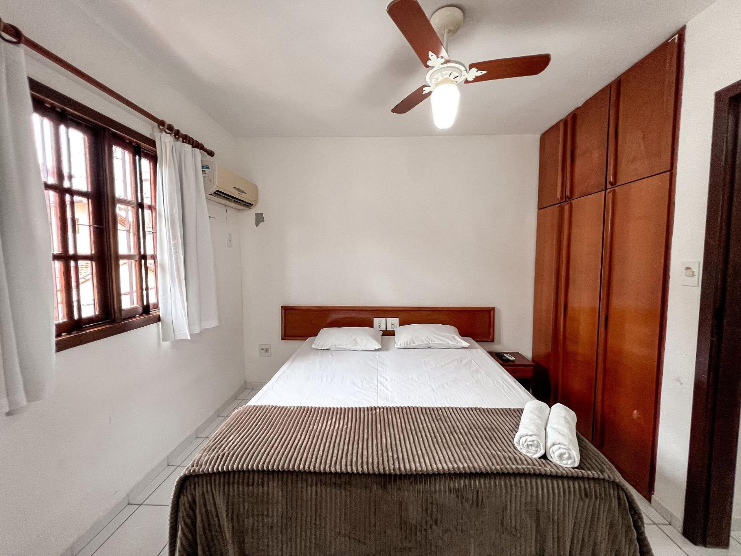 Casas com 2 ou 3 suítes (todas com ar split), com internet privativa 300MBPSno Residencial Nazareth, localizado a aproximadamente 80m da praia de Taperapuã