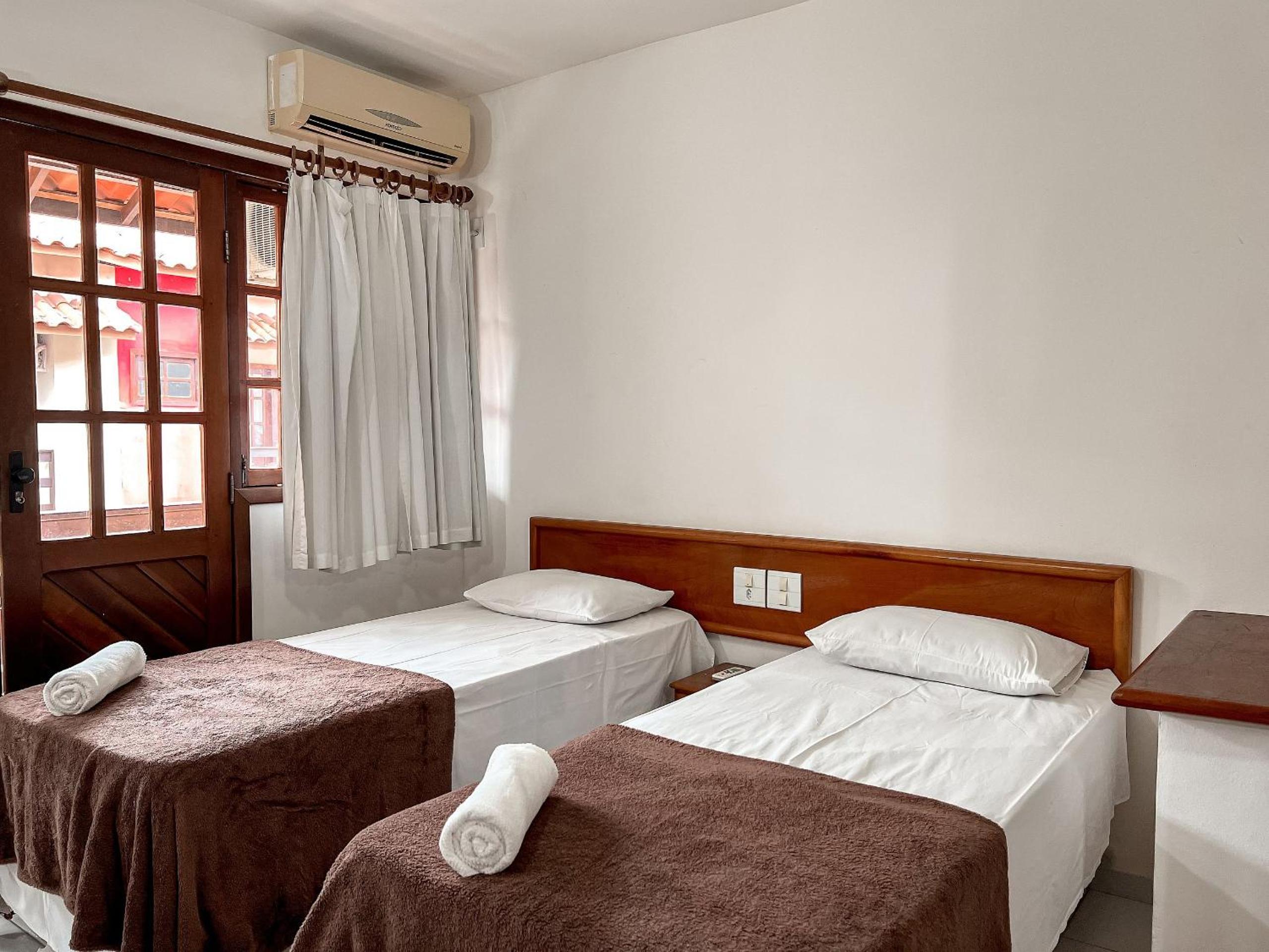 Casas com 2 ou 3 suítes (todas com ar split), com internet privativa 300MBPSno Residencial Nazareth, localizado a aproximadamente 80m da praia de Taperapuã