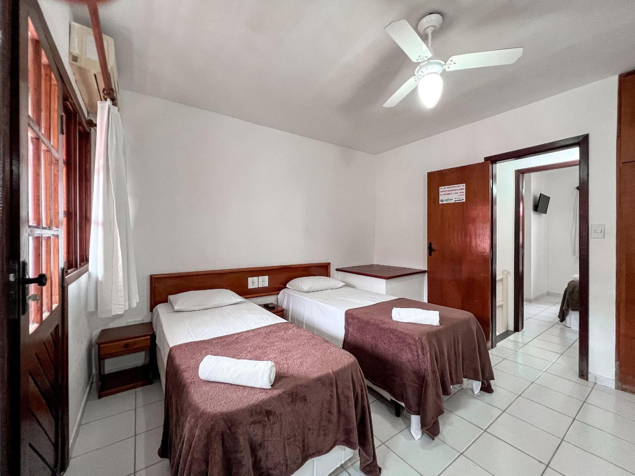 Casas com 2 ou 3 suítes (todas com ar split), com internet privativa 300MBPSno Residencial Nazareth, localizado a aproximadamente 80m da praia de Taperapuã