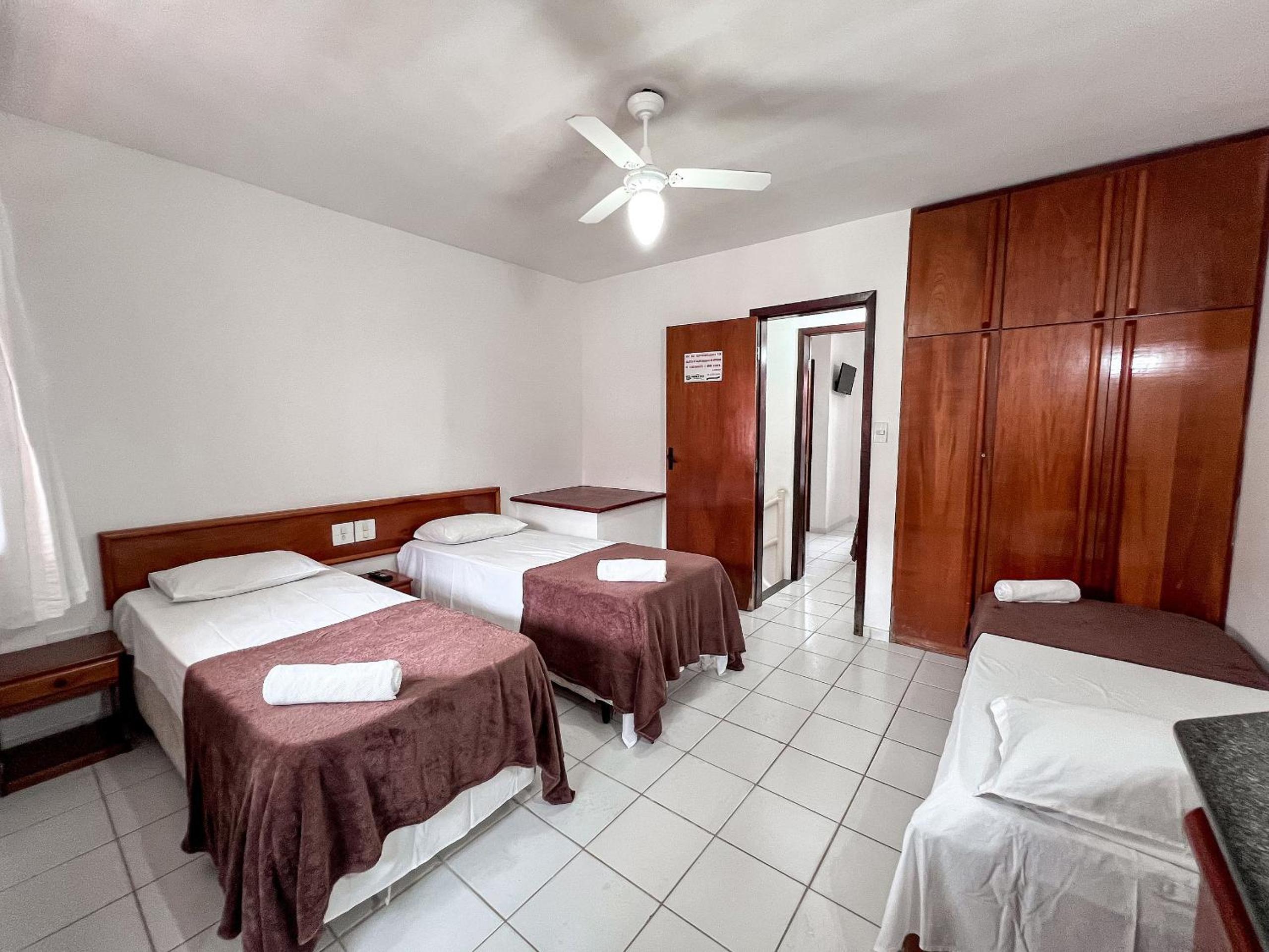 Casas com 2 ou 3 suítes (todas com ar split), com internet privativa 300MBPSno Residencial Nazareth, localizado a aproximadamente 80m da praia de Taperapuã